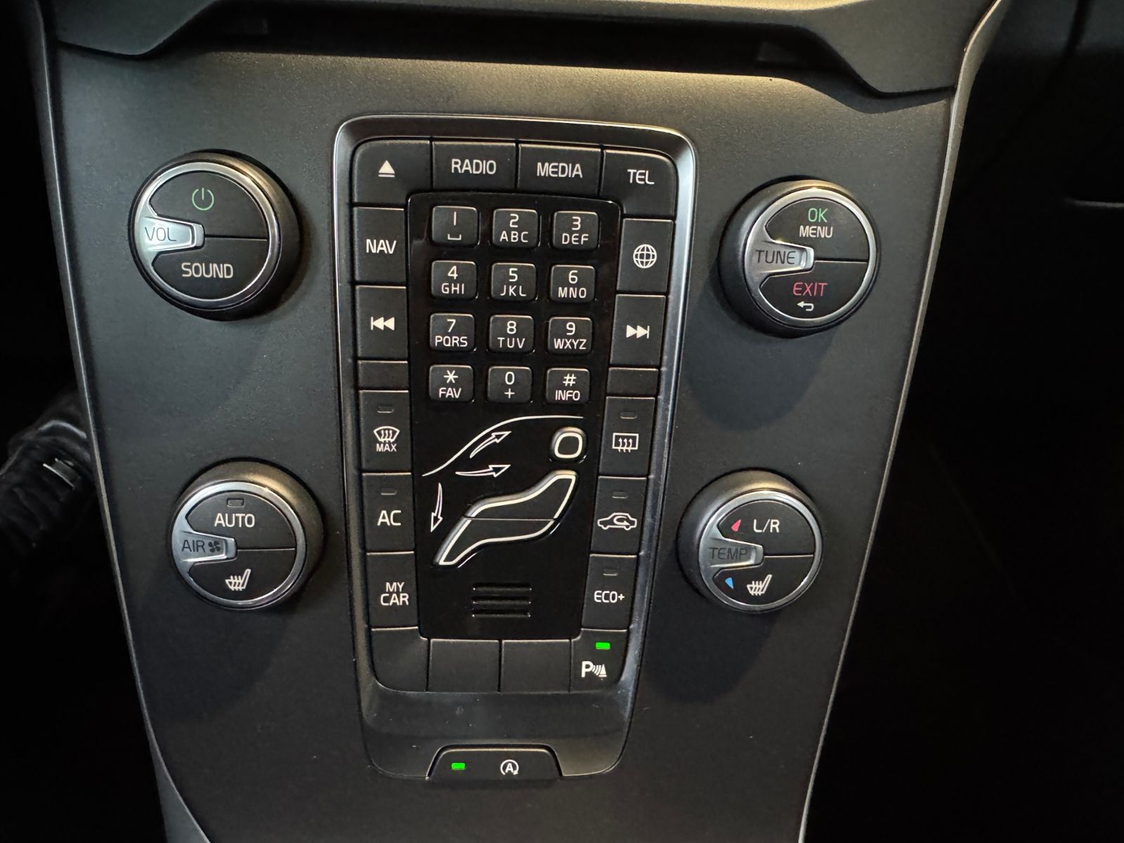 Fahrzeugabbildung Volvo V40 Cross Country Plus KLIMA LED NAVI  AHK