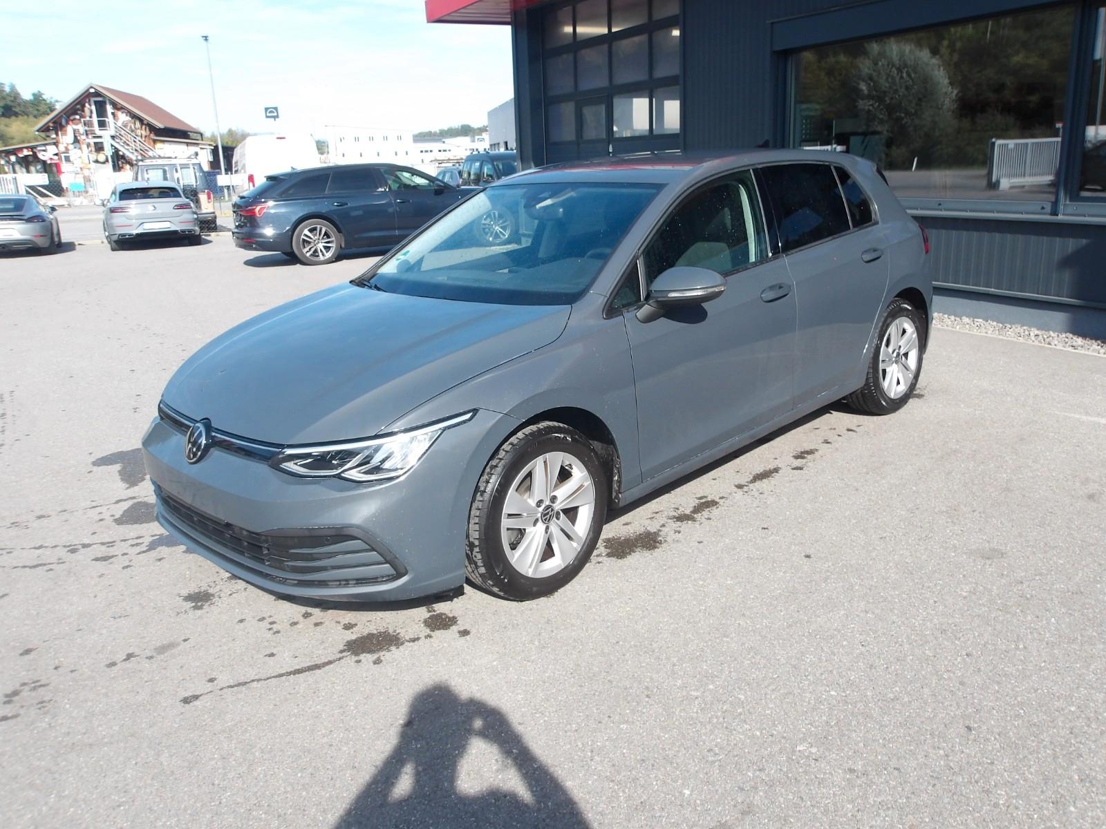 Volkswagen Golf VIII Lim. Life DSG *LED*NAVI*RFK*EXP. 13990