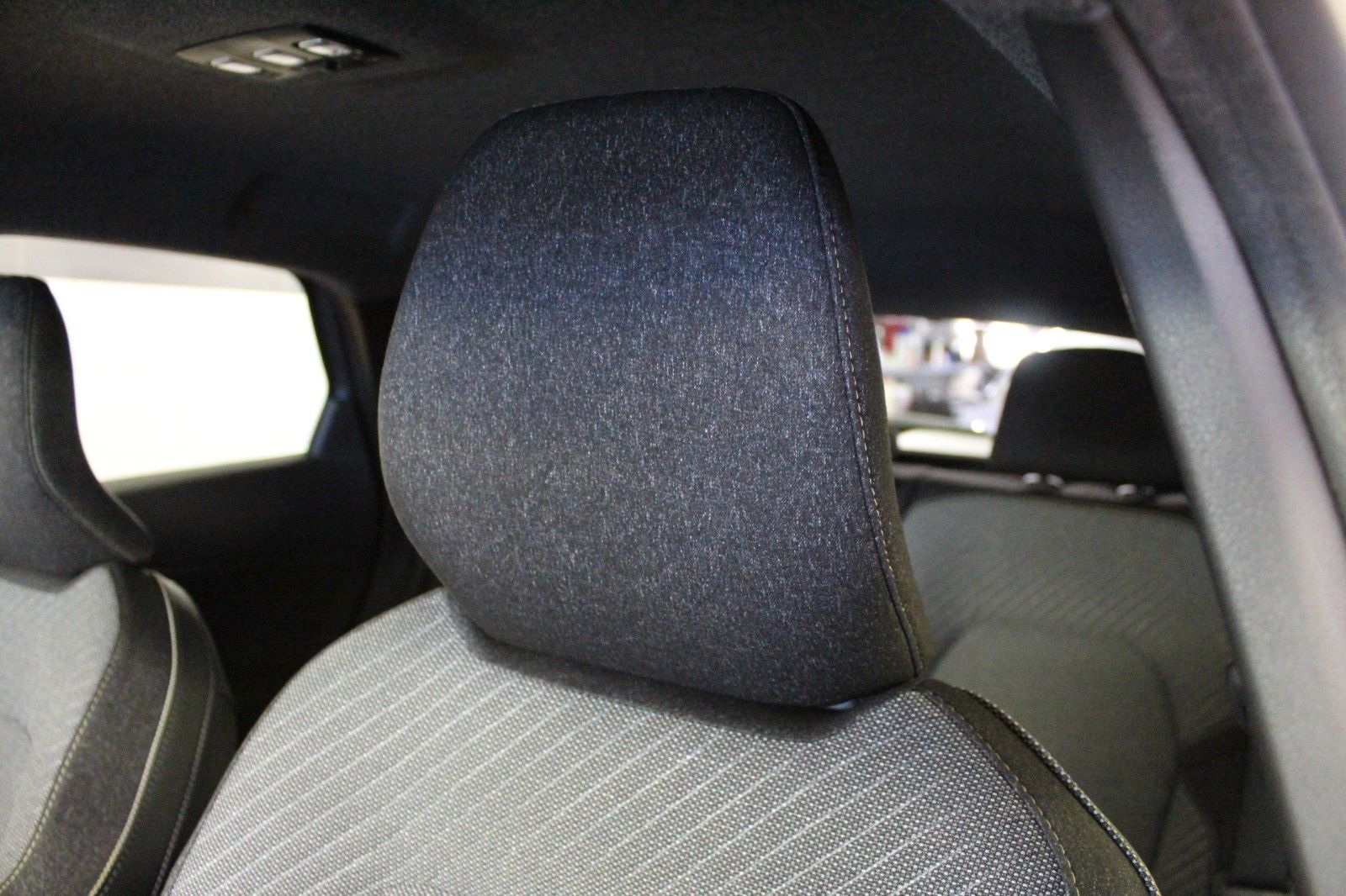 Fahrzeugabbildung Renault Captur Mild Hybrid 160 EDC Techno *Ganzjahresrei