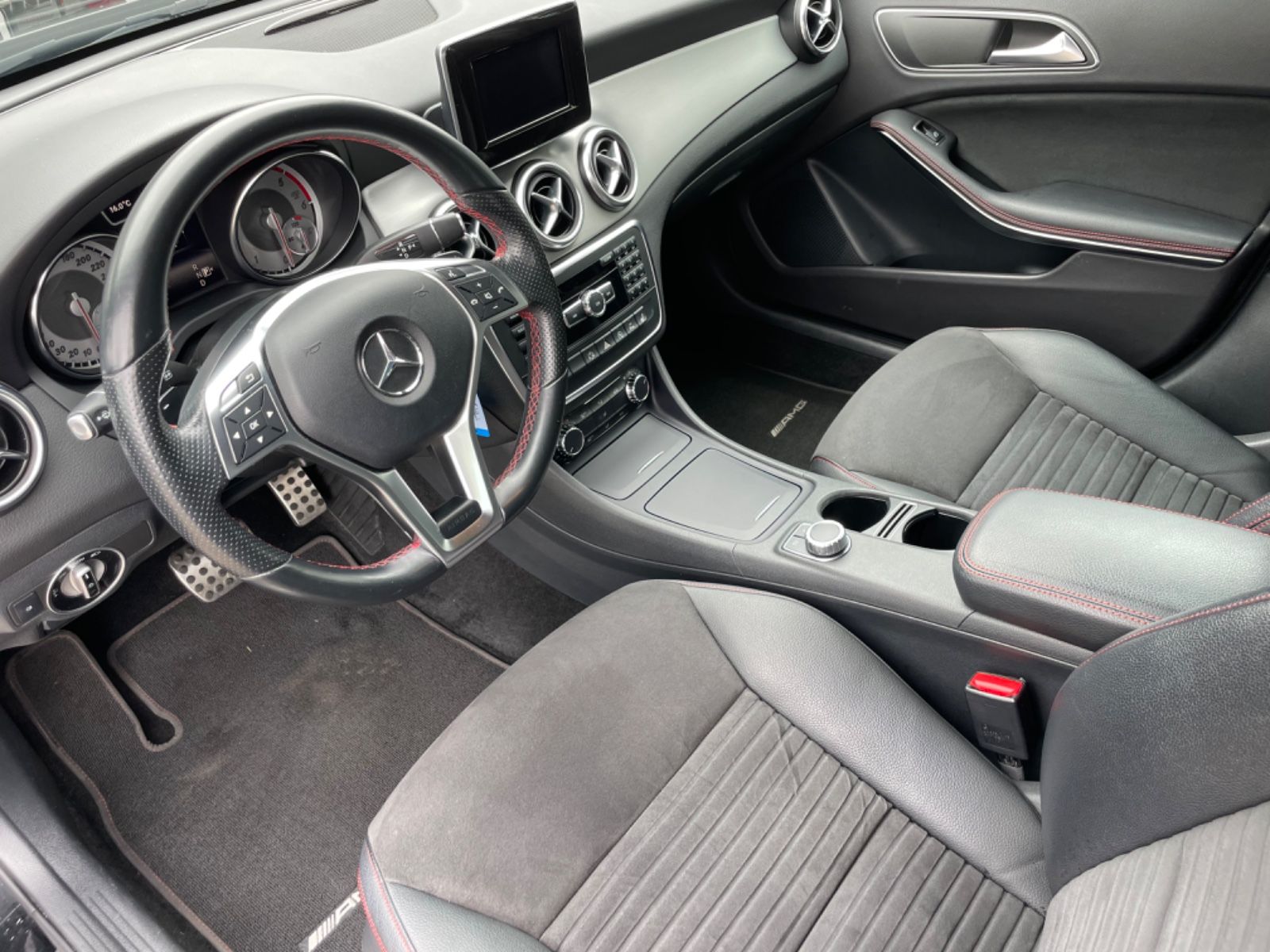 Fahrzeugabbildung Mercedes-Benz GLA 200 CDI Aut. AMG-Line Bi-Xenon/Navi/Kamera