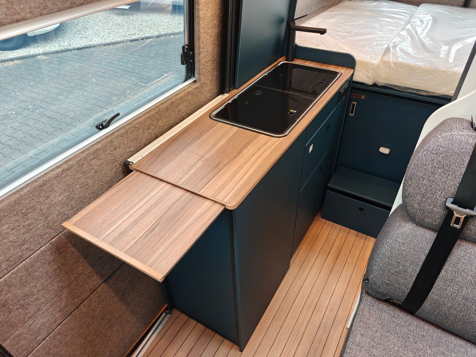 Fahrzeugabbildung HYMER / ERIBA / HYMERCAR CAR 600 - 18" A/T, Markise, AHK, VW Facelift! -