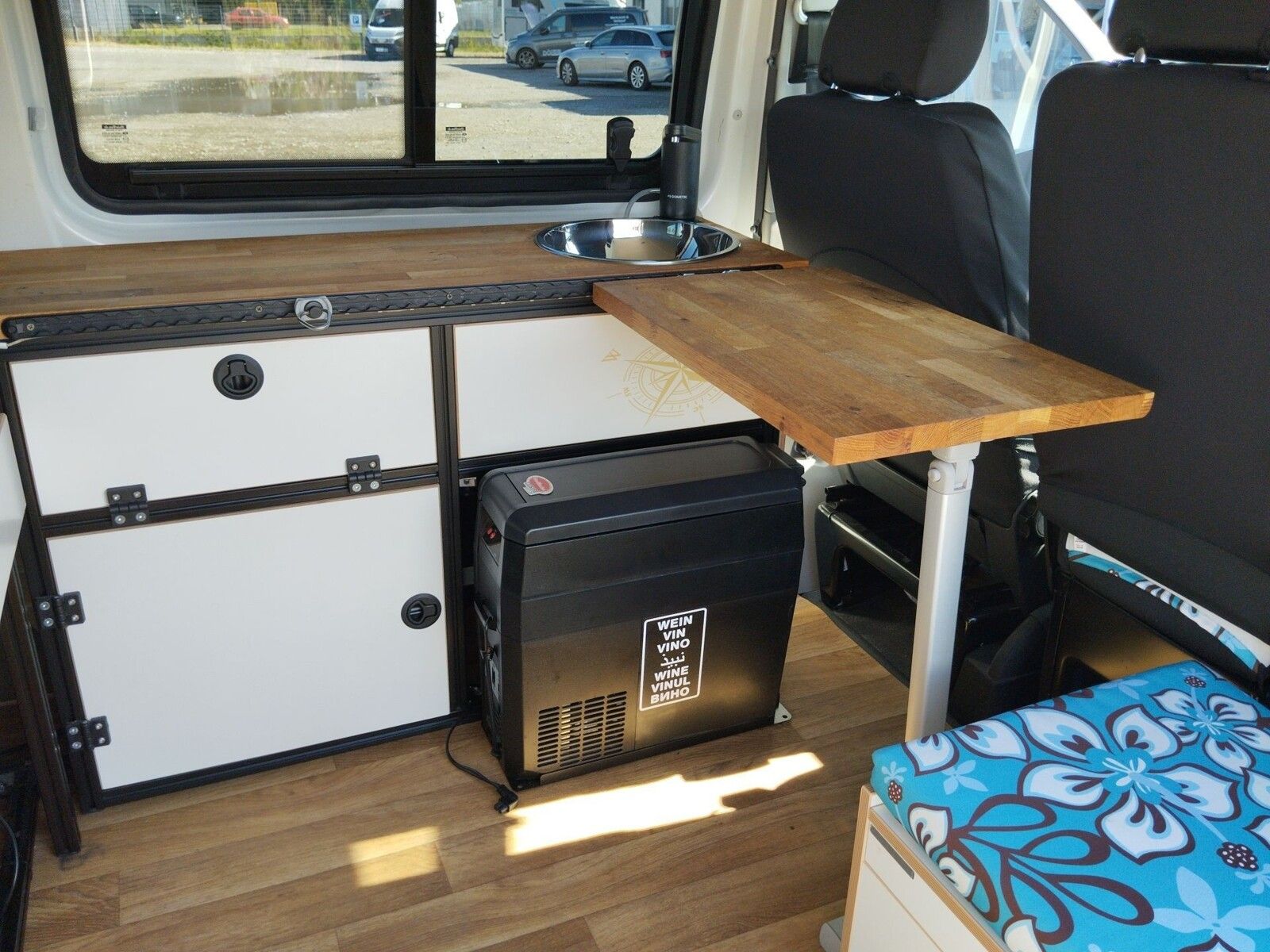 Fahrzeugabbildung Volkswagen Sonstige T6 Camper-Van Bulli lang Küche Festbett