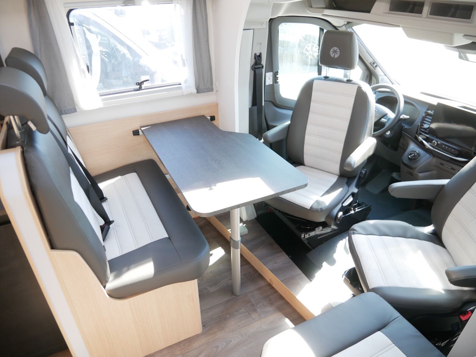 Fahrzeugabbildung Sunlight Adventure T Ford 680 Automatik, Xenon Scheinw.