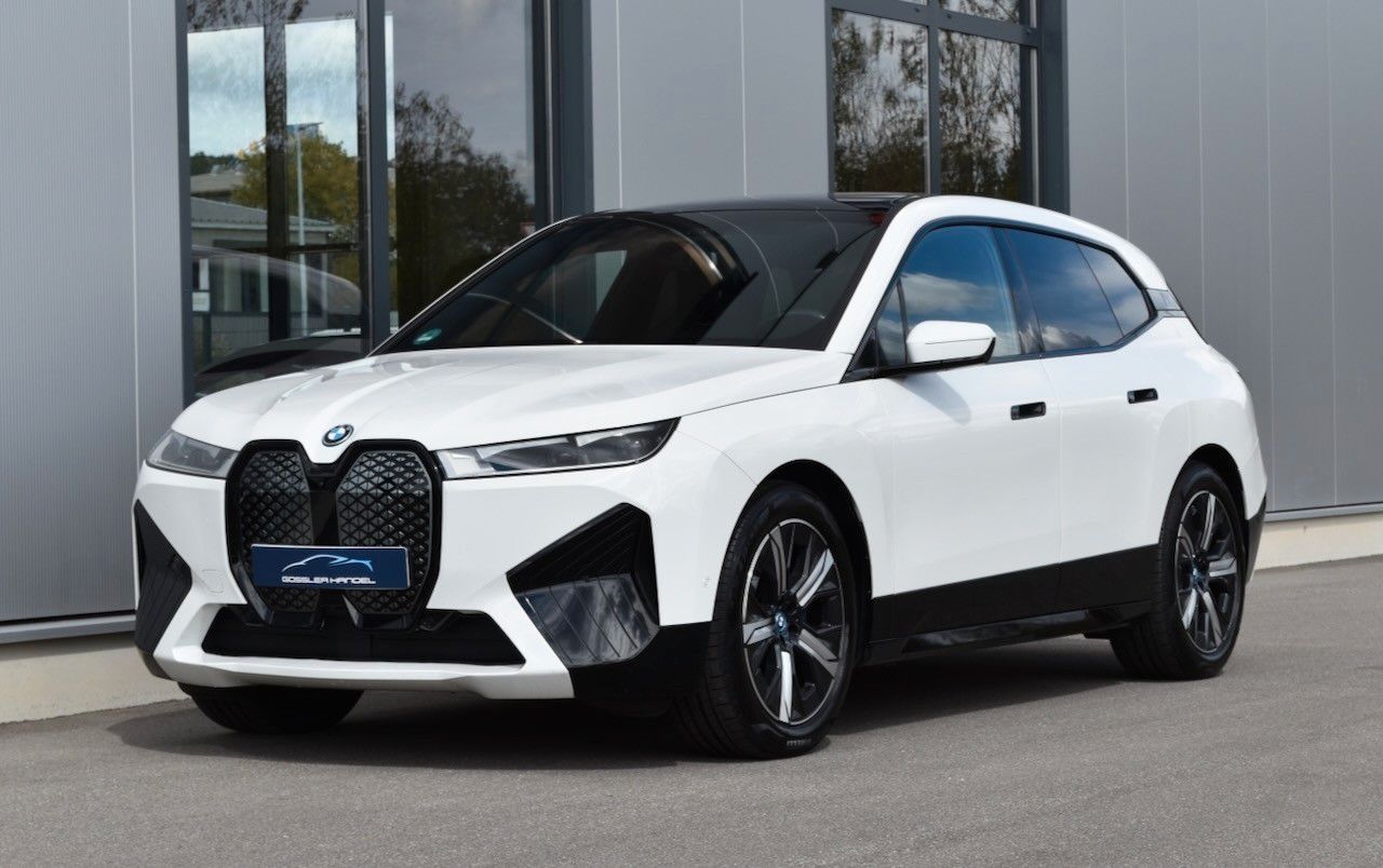 BMW iX xDRIVE40 SPORT SKYLOUNGE PRO-DRIVE H&K 1.HAND foto 1