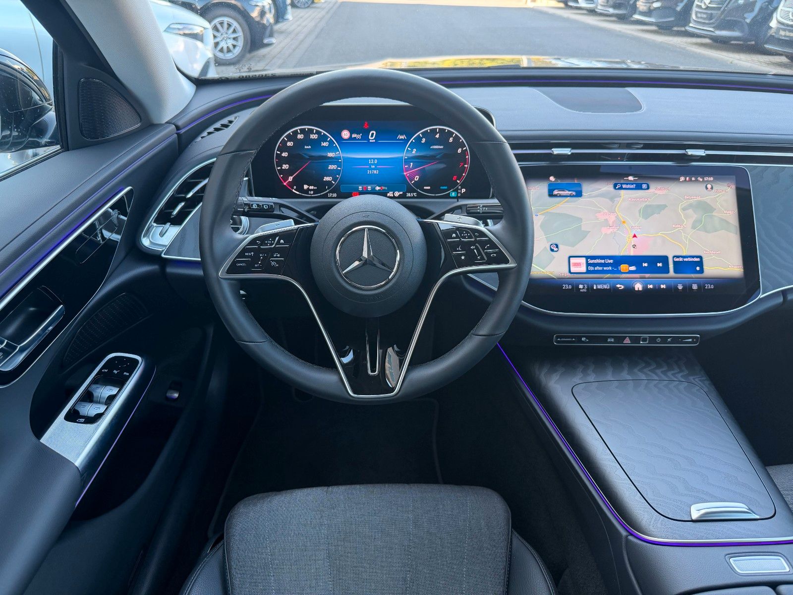 Fahrzeugabbildung Mercedes-Benz E 200 T AVANTGARDE+DISTR+MBUX+AHK+KEYL+LED+TOTW+
