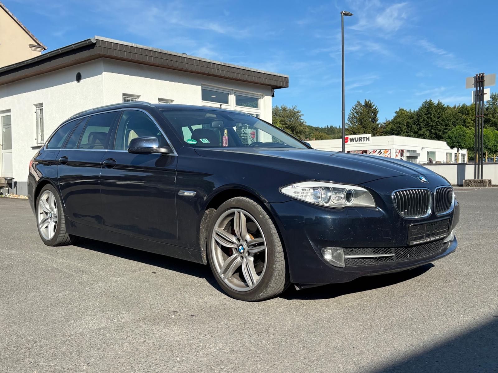 BMW 525D 5 Touring**S-KETTE NEU*TÜV27*S-HEFT*XENON
