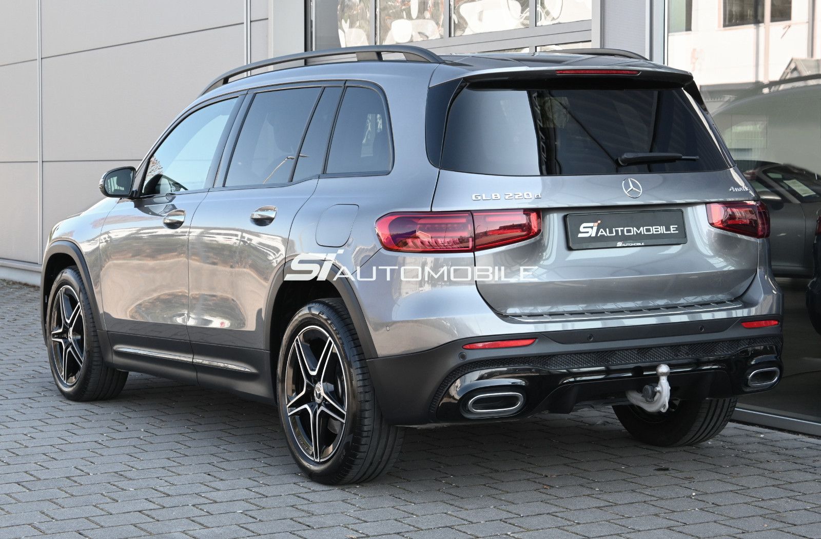Fahrzeugabbildung Mercedes-Benz GLB 220 d 4MAT. AMG LINE + NIGHT °ACC°AHK°MEMORY