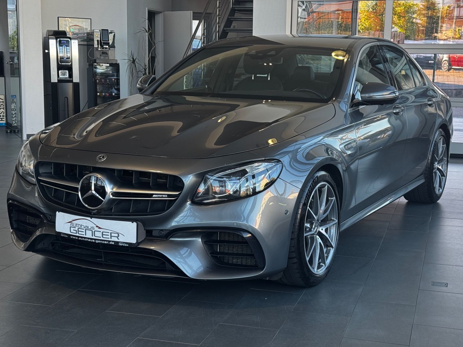 MERCEDES-BENZ E 63 AMG Lim. 4Matic+ 4.0 V8 "LED/360°/Head-Up"