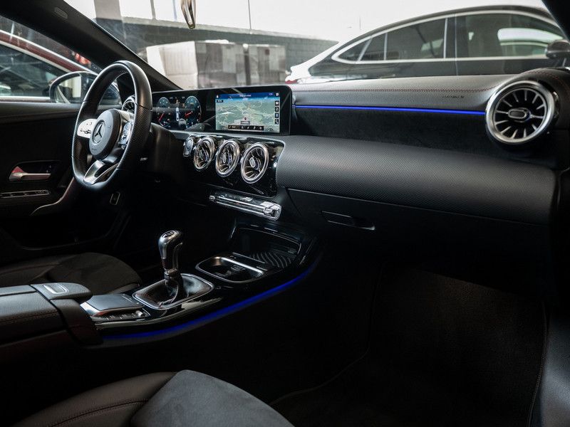 Mercedes-Benz CLA 200 Coupé AMG-Sport LED Kamera Ambiente 19' foto 3