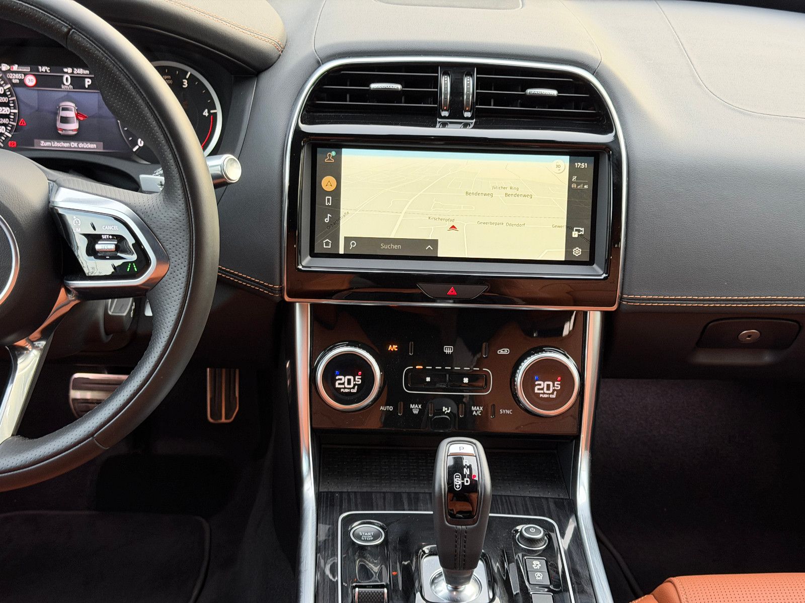 Fahrzeugabbildung Jaguar XE R-Dynamic Black/360°/NAVI/APPLE/SOUND/SHZ