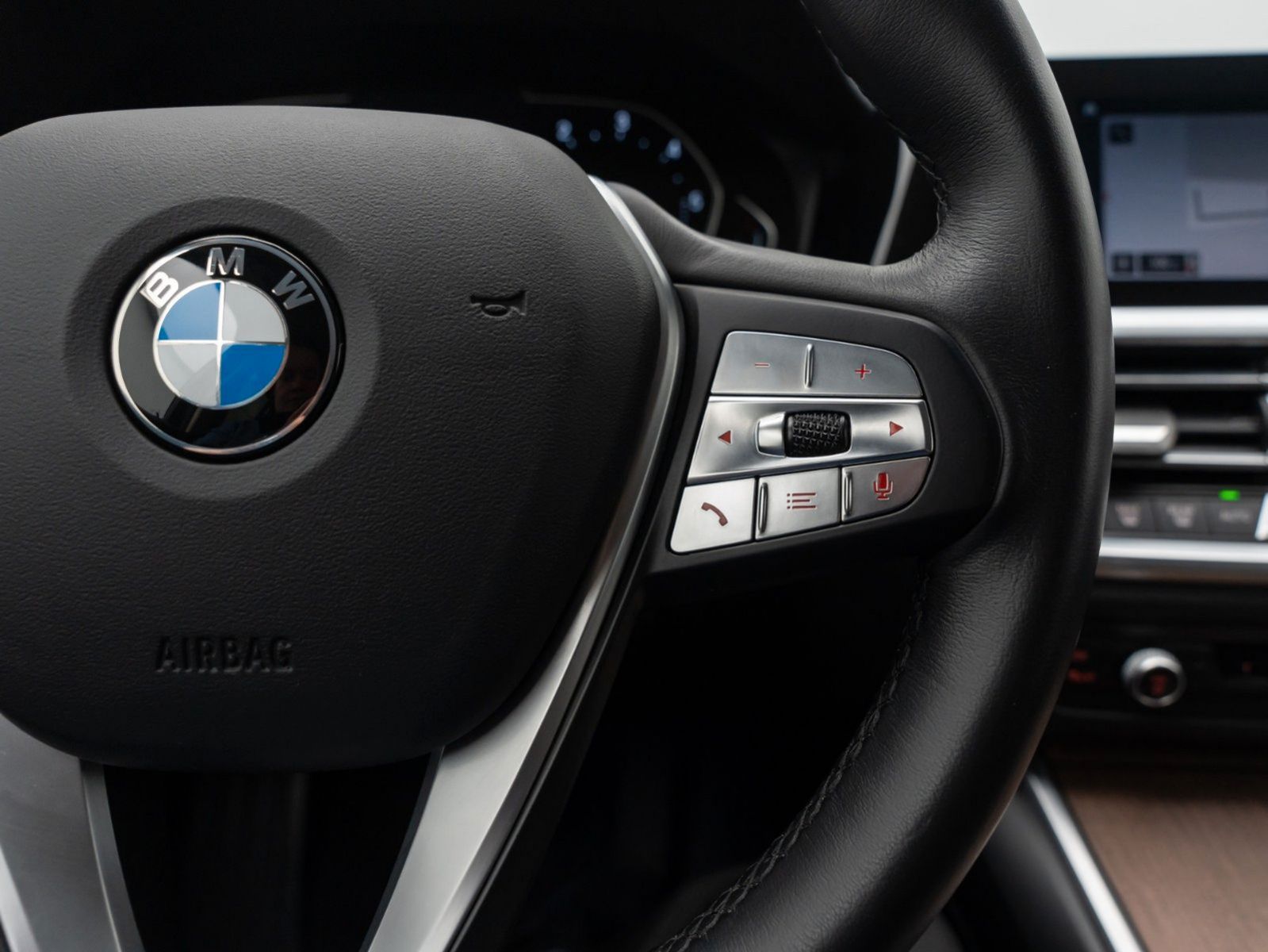 Fahrzeugabbildung BMW 320d Luxury Line DAB CockpitPlus PDC Leder