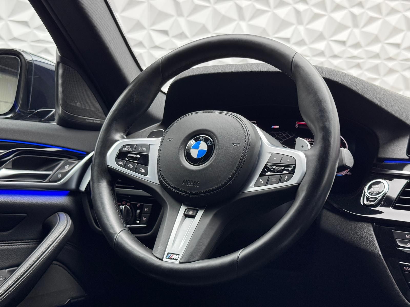 Fahrzeugabbildung BMW 530d M-PAKET*ACC*H&K*KEYLESS*HUD*R-CAM*DAB*LIVE