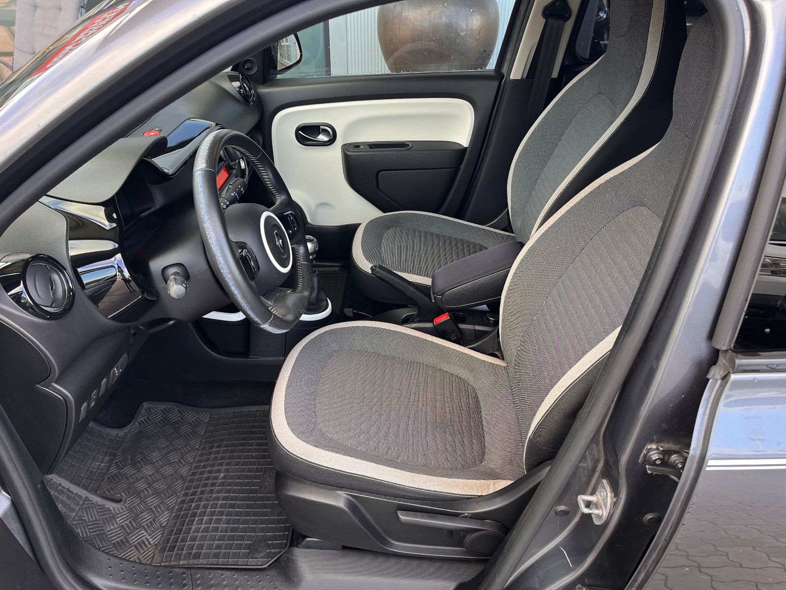Fahrzeugabbildung Renault Twingo Limited Faltdach