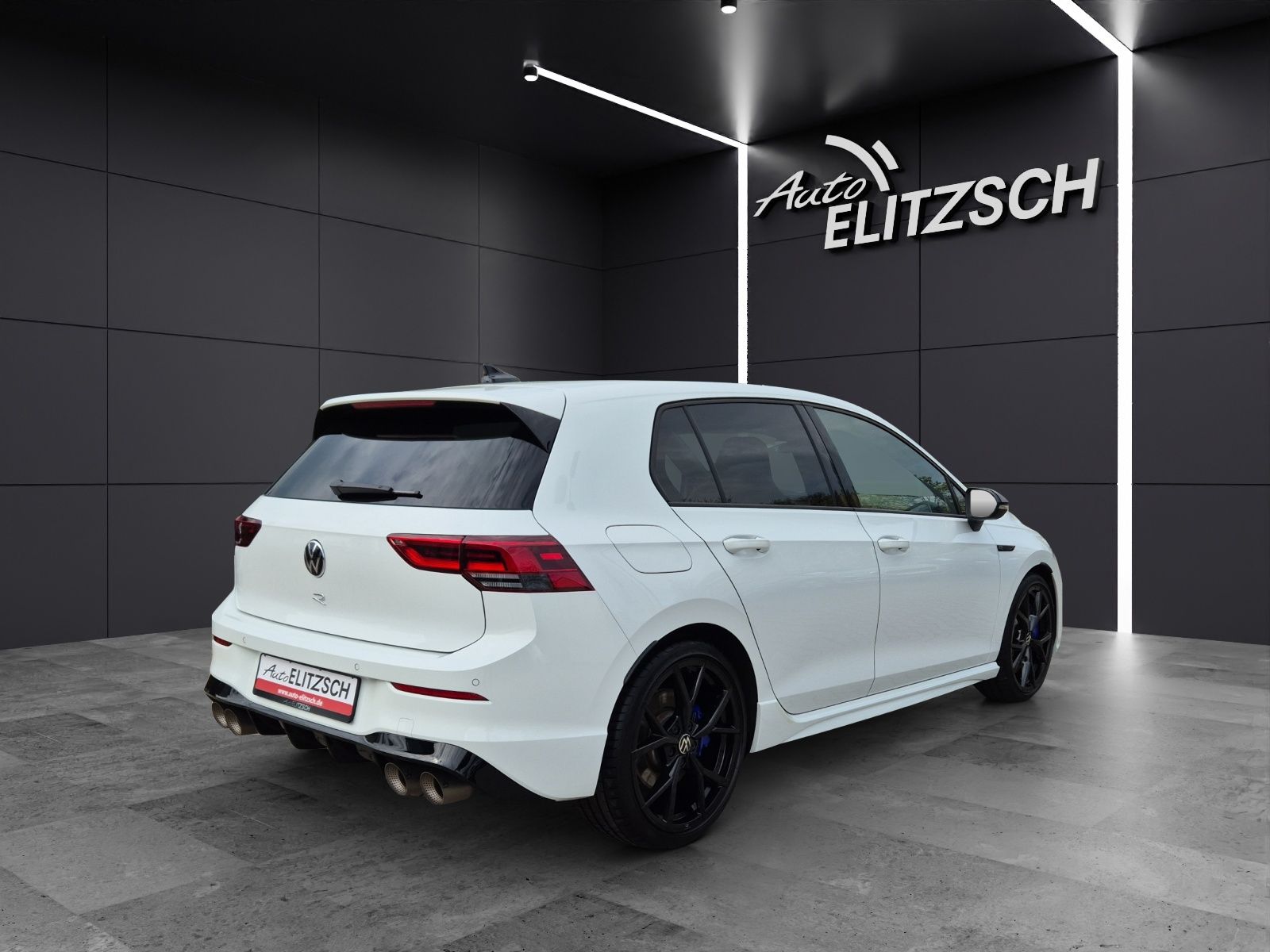 Fahrzeugabbildung Volkswagen Golf VIII R DSG 4M LEDplus Navi AID Pano Akra AC