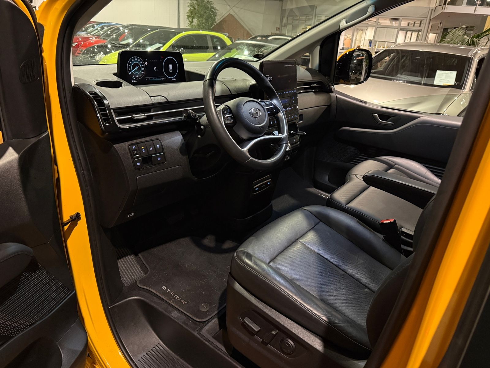 Fahrzeugabbildung Hyundai STARIA Prime 4WD PANO 360° LED NAV SHZ