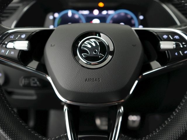 Superb COMBI SPORTLINE iV DSG+AHK+NAVI+LED+RÜCKF