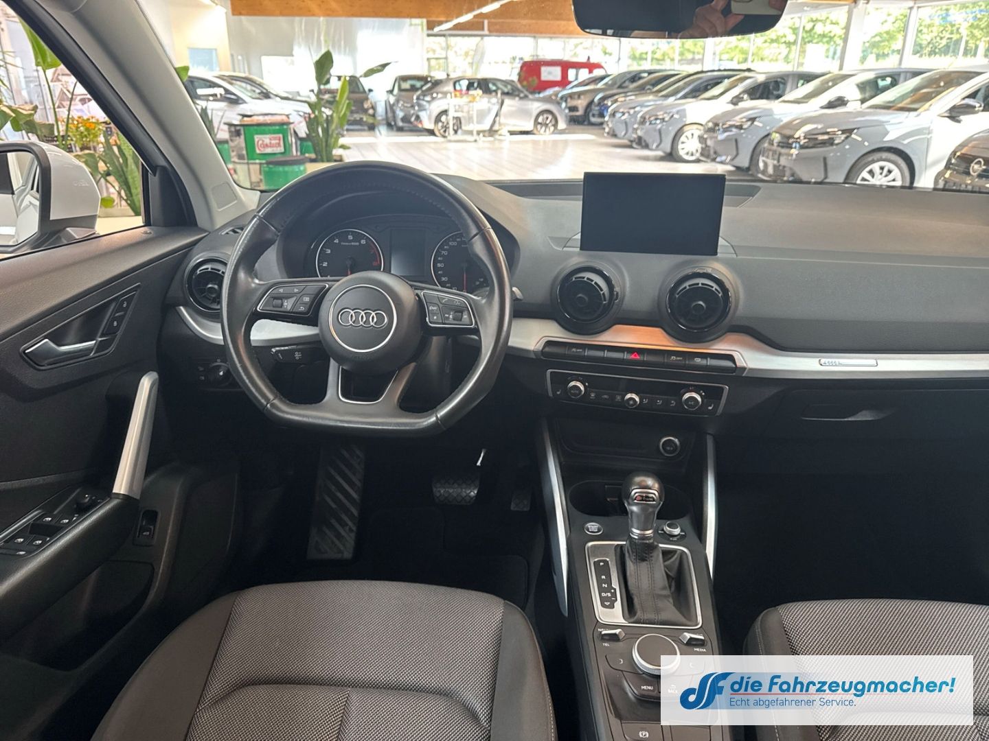Fahrzeugabbildung Audi Q2 sport Sportpaket Navi Digitales Cockpit LED A