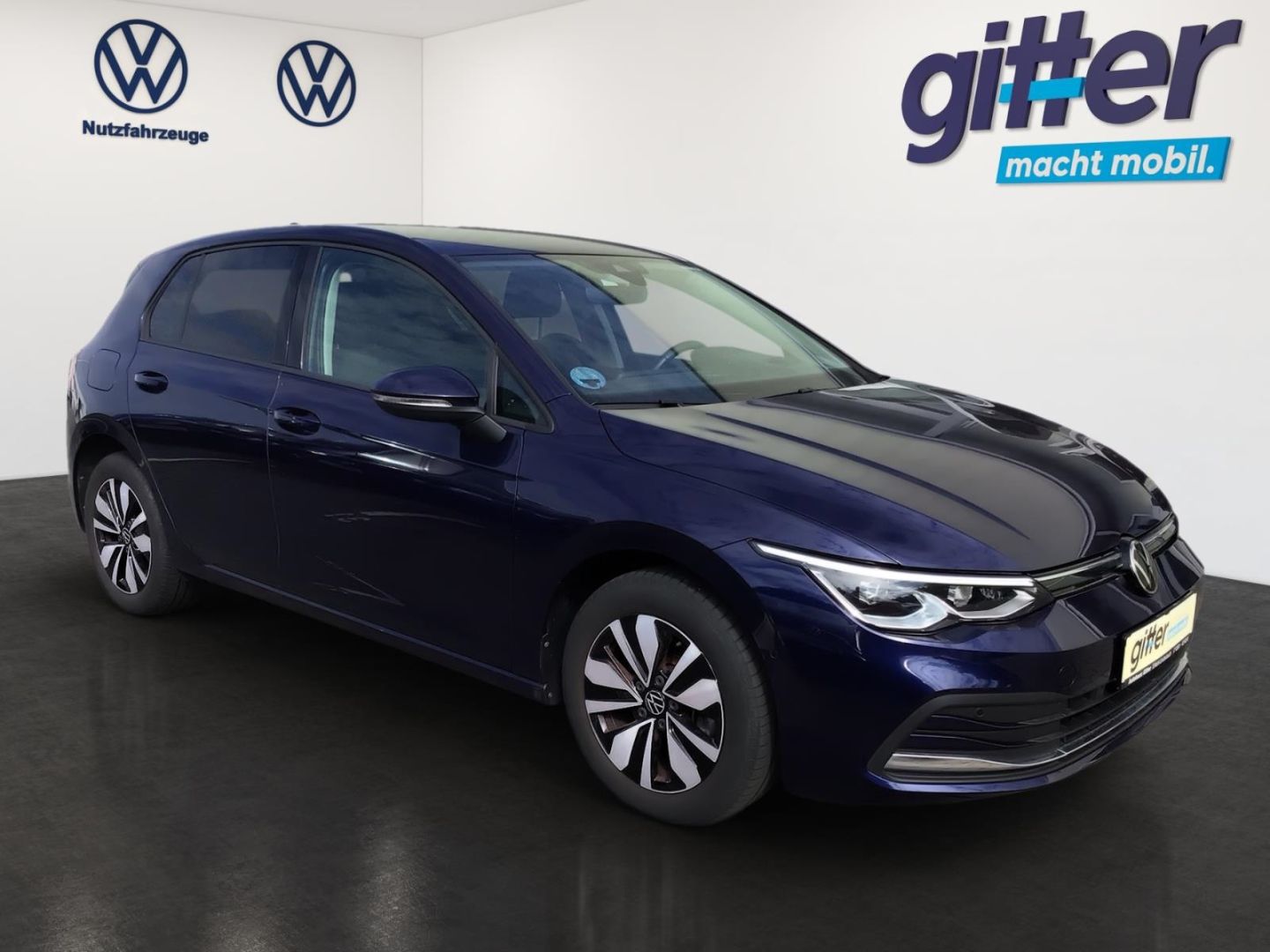 Volkswagen Golf VIII 2,0 TDI MOVE AHK HEADUP R.CAM NAVI LED foto 2
