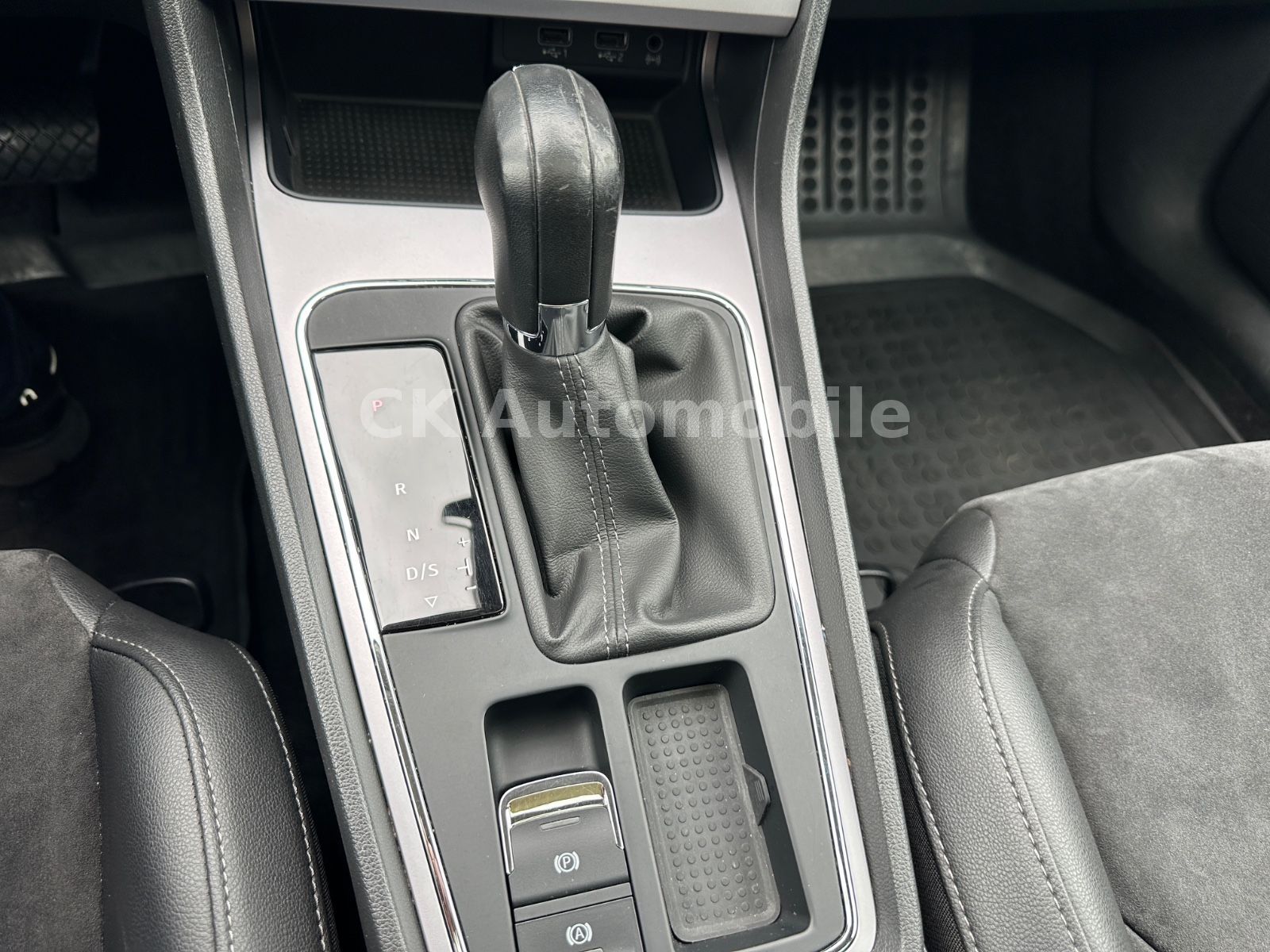 Fahrzeugabbildung SEAT Leon ST Style Automatik/Navi/Pano/Klimaa/LED/AHK