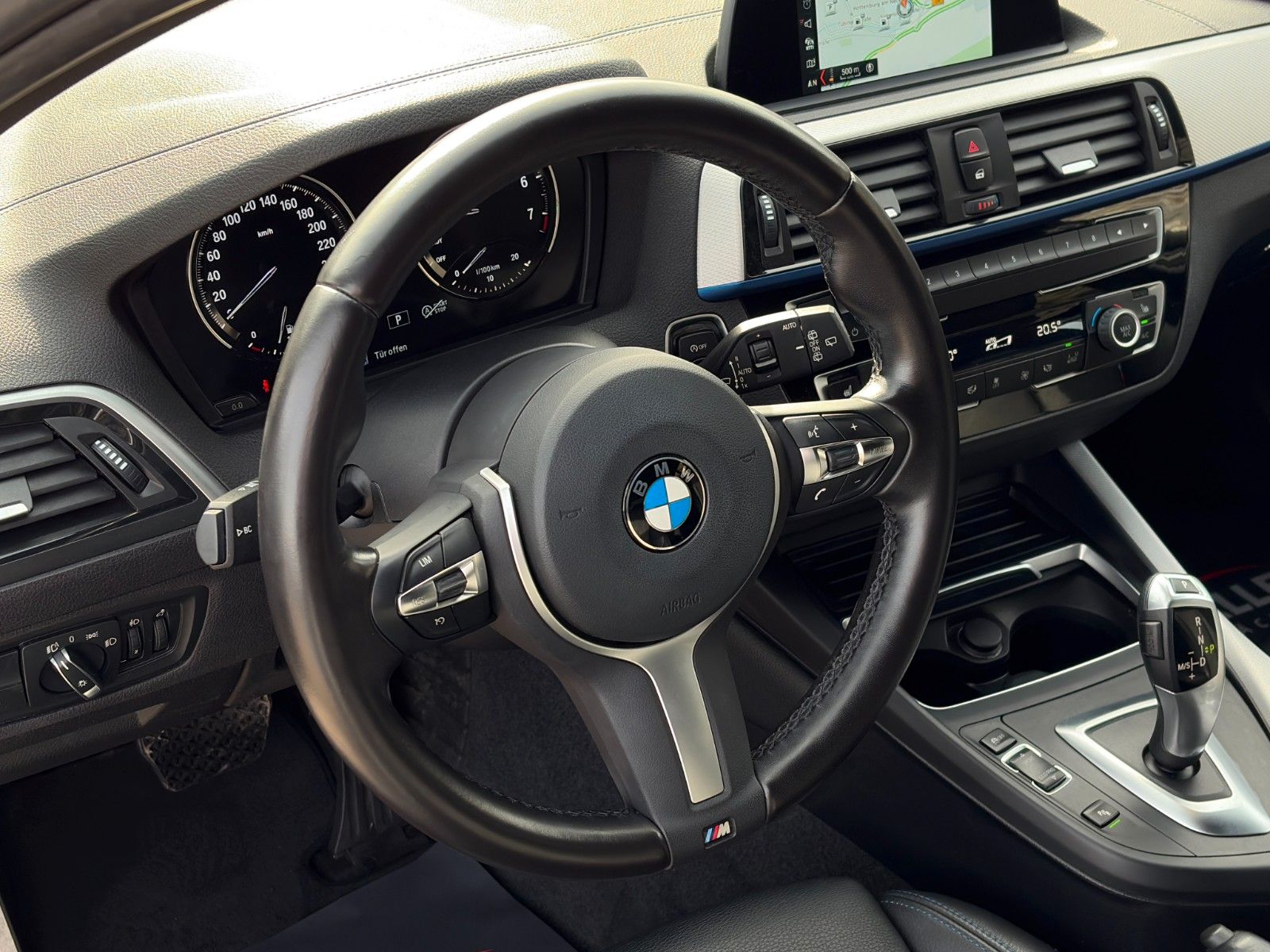 Fahrzeugabbildung BMW 120i M Sport Shadow Aut. SHZ PDC LED Navi TEMP