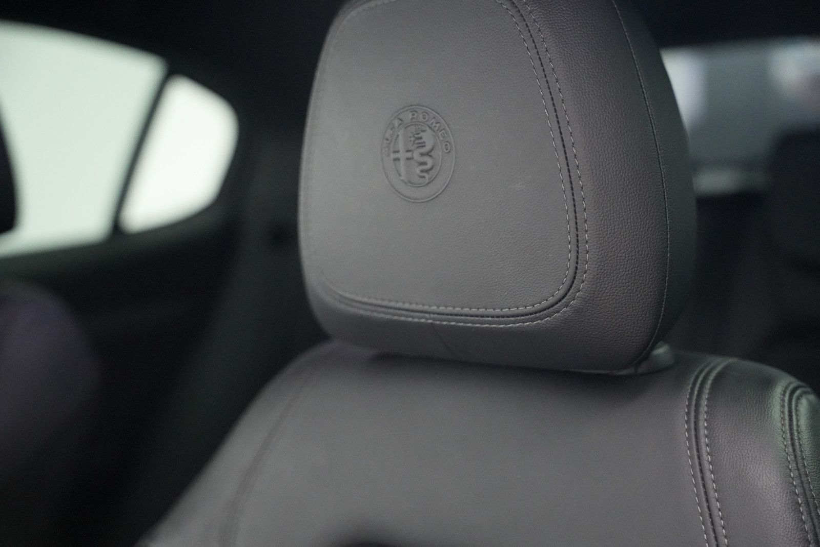 Fahrzeugabbildung Alfa Romeo Stelvio Veloce *Kamera*Leder*Memory*AllBlack
