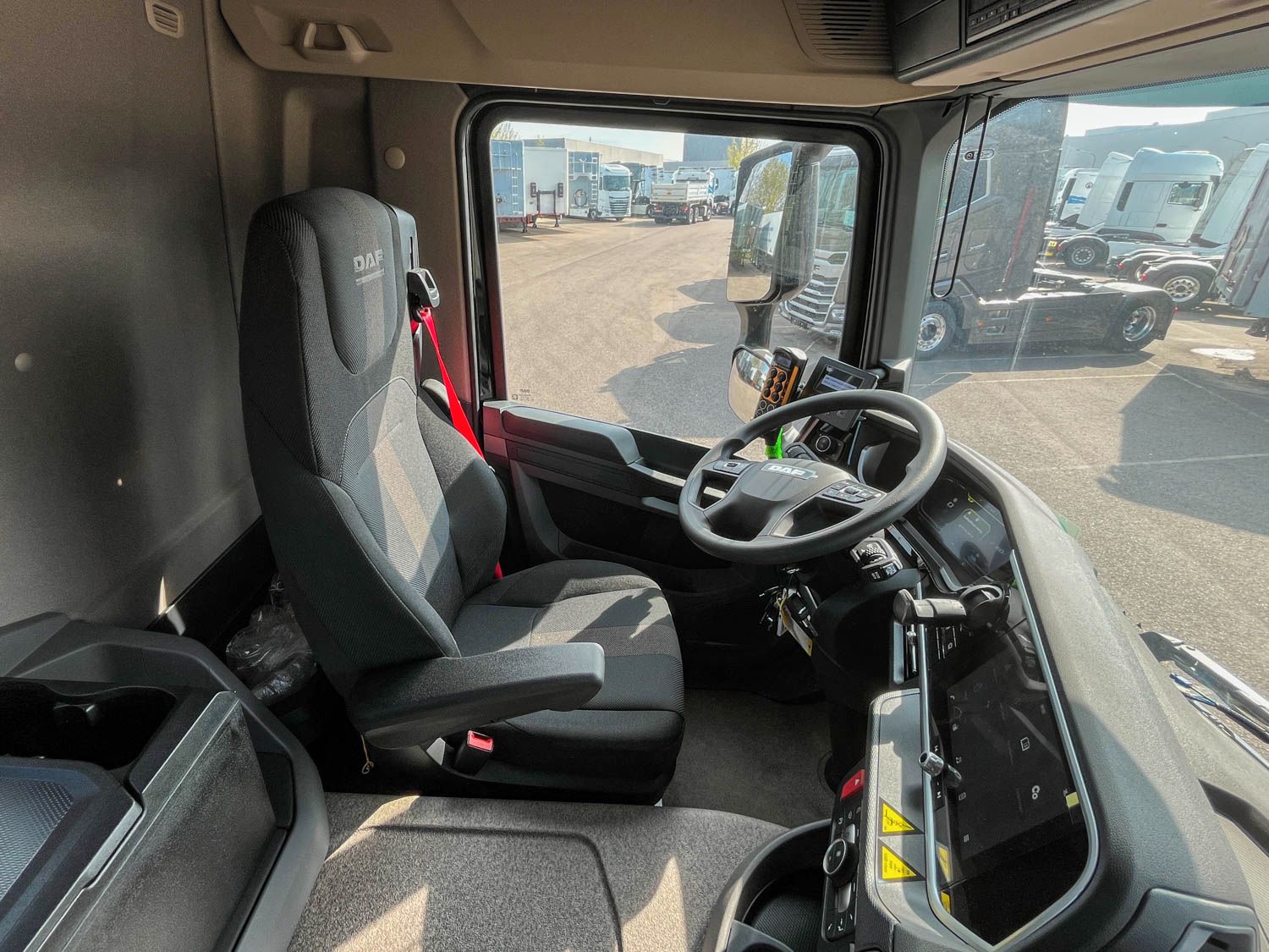 Fahrzeugabbildung DAF XD 410 FA Absetzkipper