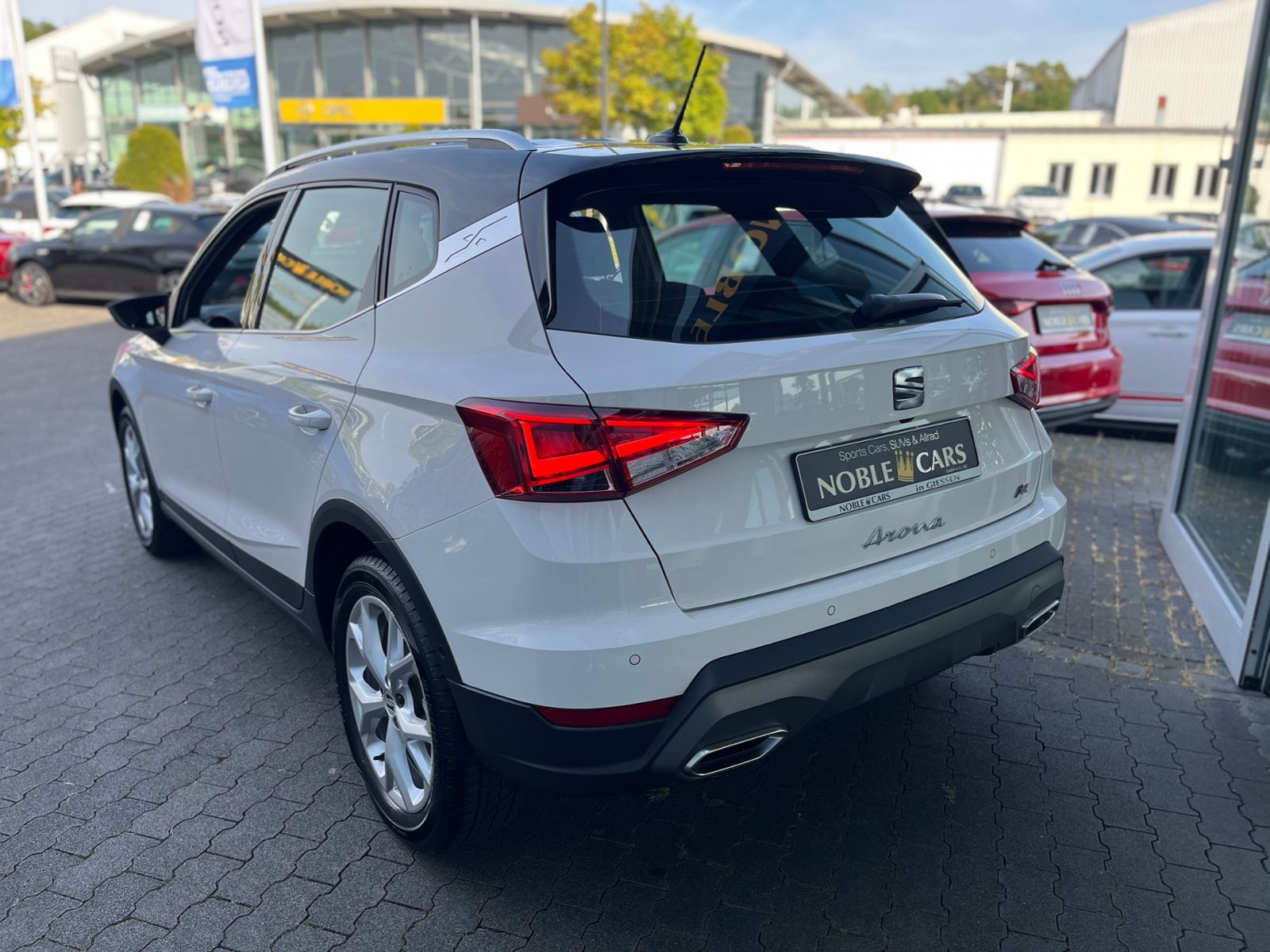 Fahrzeugabbildung SEAT ARONA  1.5 TSI DSG FR ACC LED NAV RFK SHZ 17"
