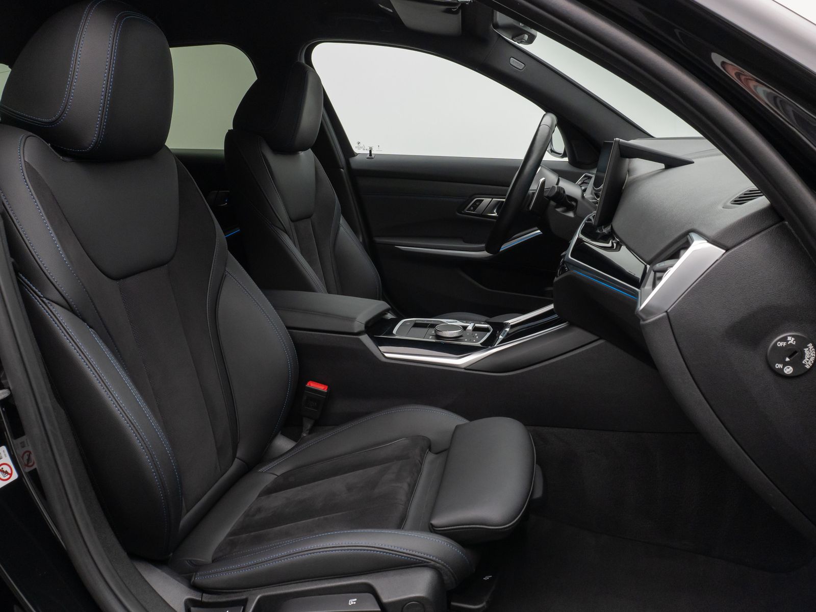 Fahrzeugabbildung BMW 330e M Sport Kamera DAB HiFi Lenkrhzg Alarm 19"