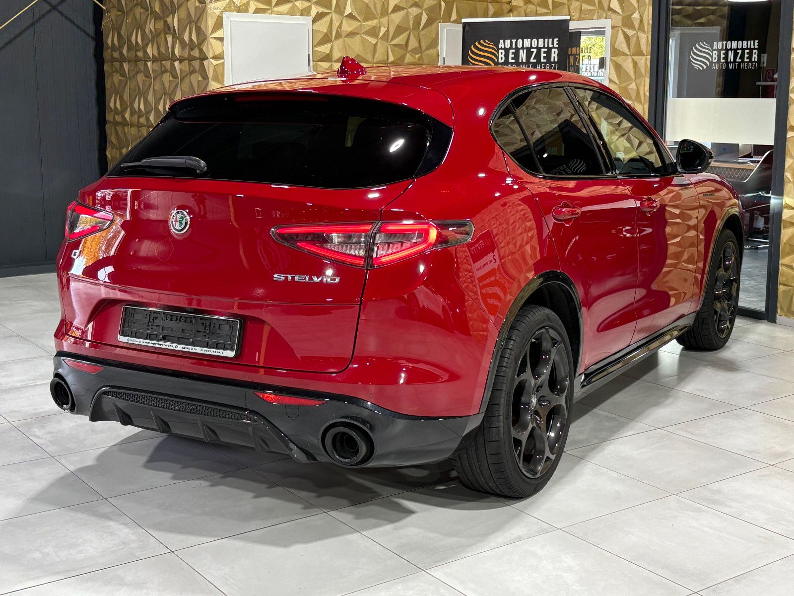 Fahrzeugabbildung Alfa Romeo Stelvio Competizione Q4/HARMAN/KARDON/KAMEERA