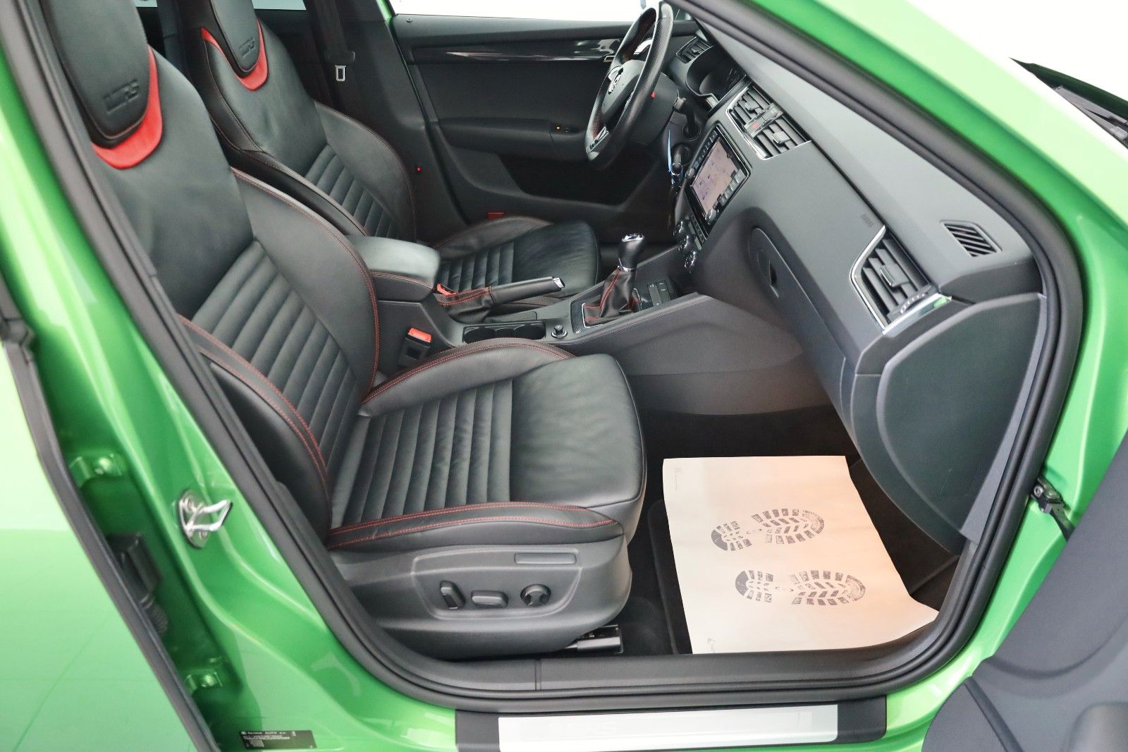 Fahrzeugabbildung SKODA Octavia Lim. RS,Leder,Navi,Bi-Xenon,SH,Panorama