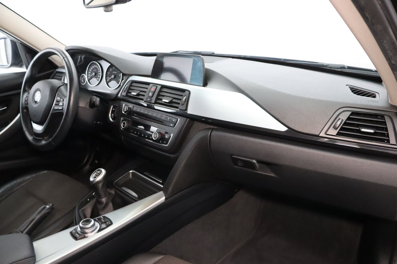 Fahrzeugabbildung BMW 316 i Modern Line * Bi-Xenon * Navi