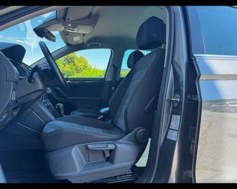 Volkswagen Tiguan - 11