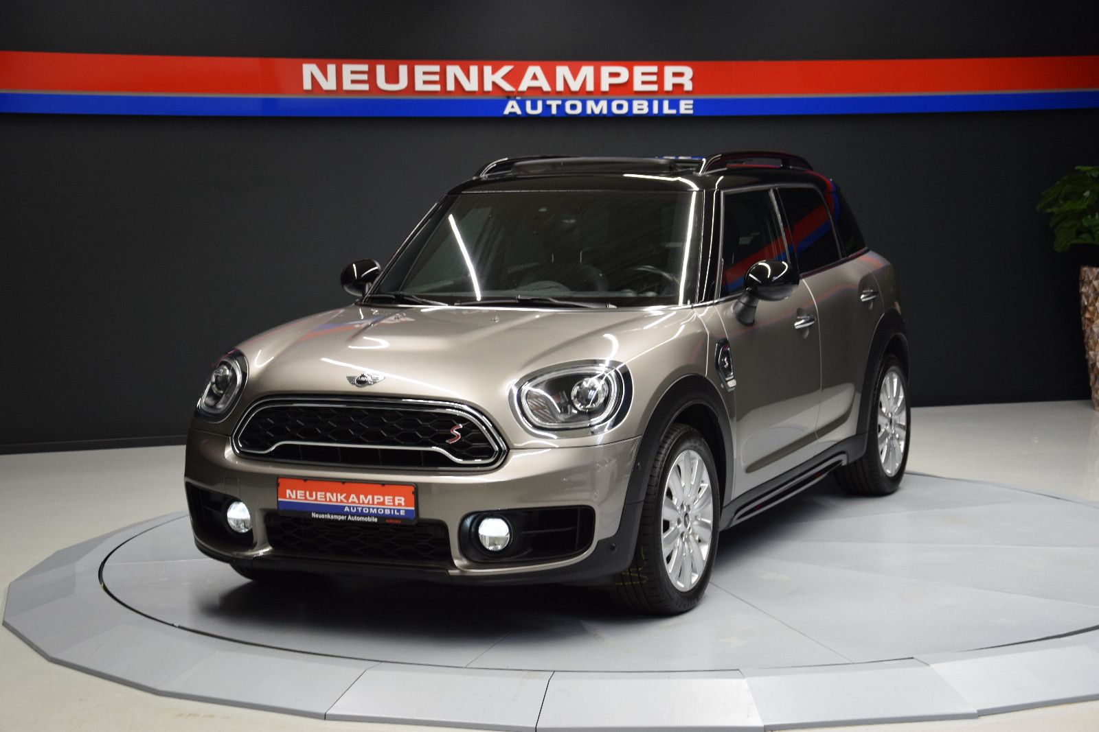 Fahrzeugabbildung MINI Countryman S Pano ACC HuD LED 1.Hand