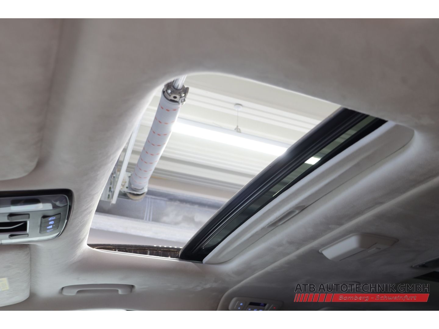 Fahrzeugabbildung Hyundai STARIA Signature 7-Sitzer 2.2 CRDi 7-Sitzer AHK