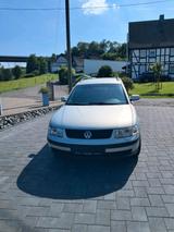 Volkswagen Passat 3B 1.8 mit Allrad und Anhängerkupplung - Volkswagen Passat aus 1999: Kombi