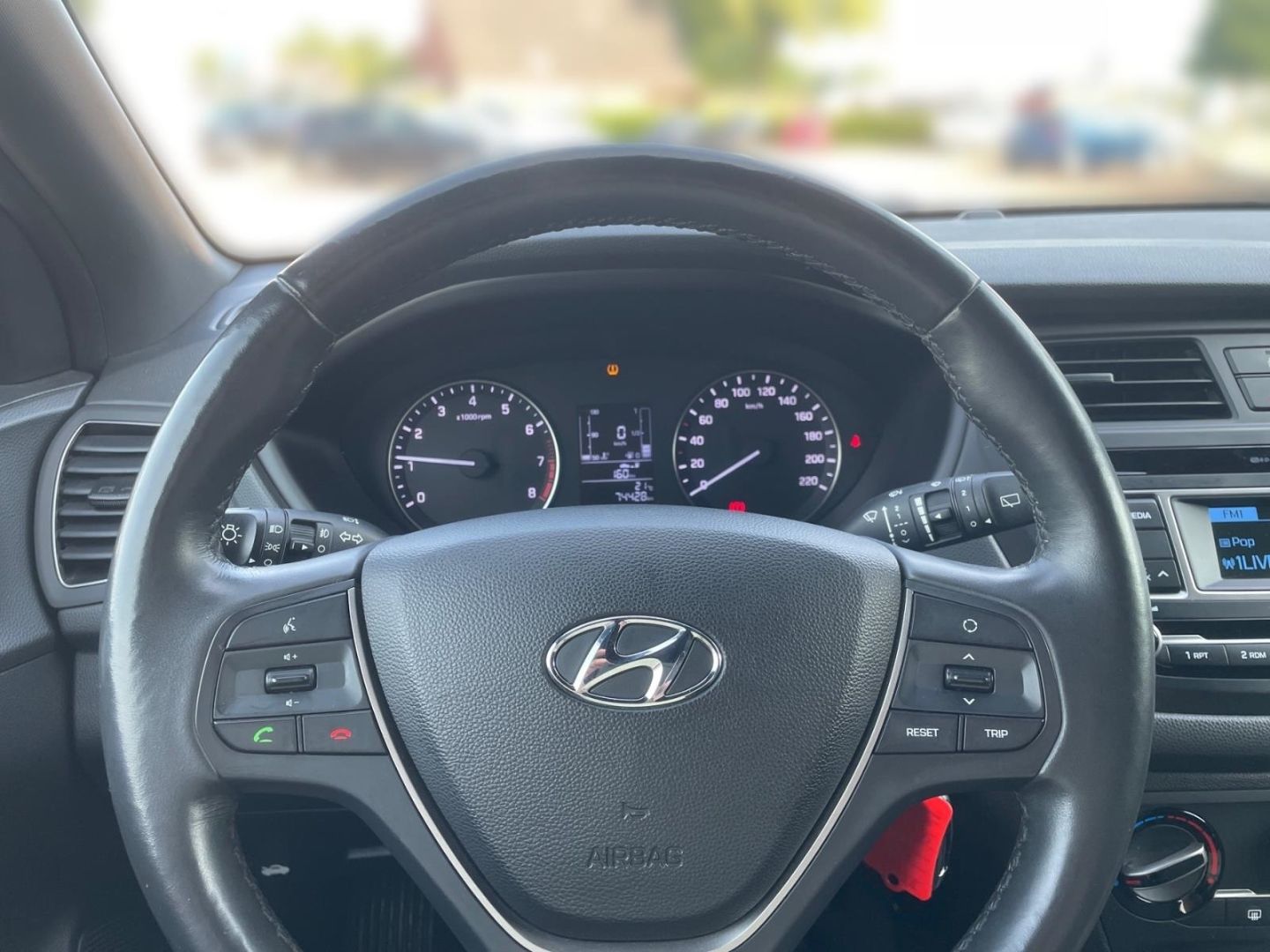 Fahrzeugabbildung Hyundai i20 1.0T Sonderedition Passion Ganzjahresreifen