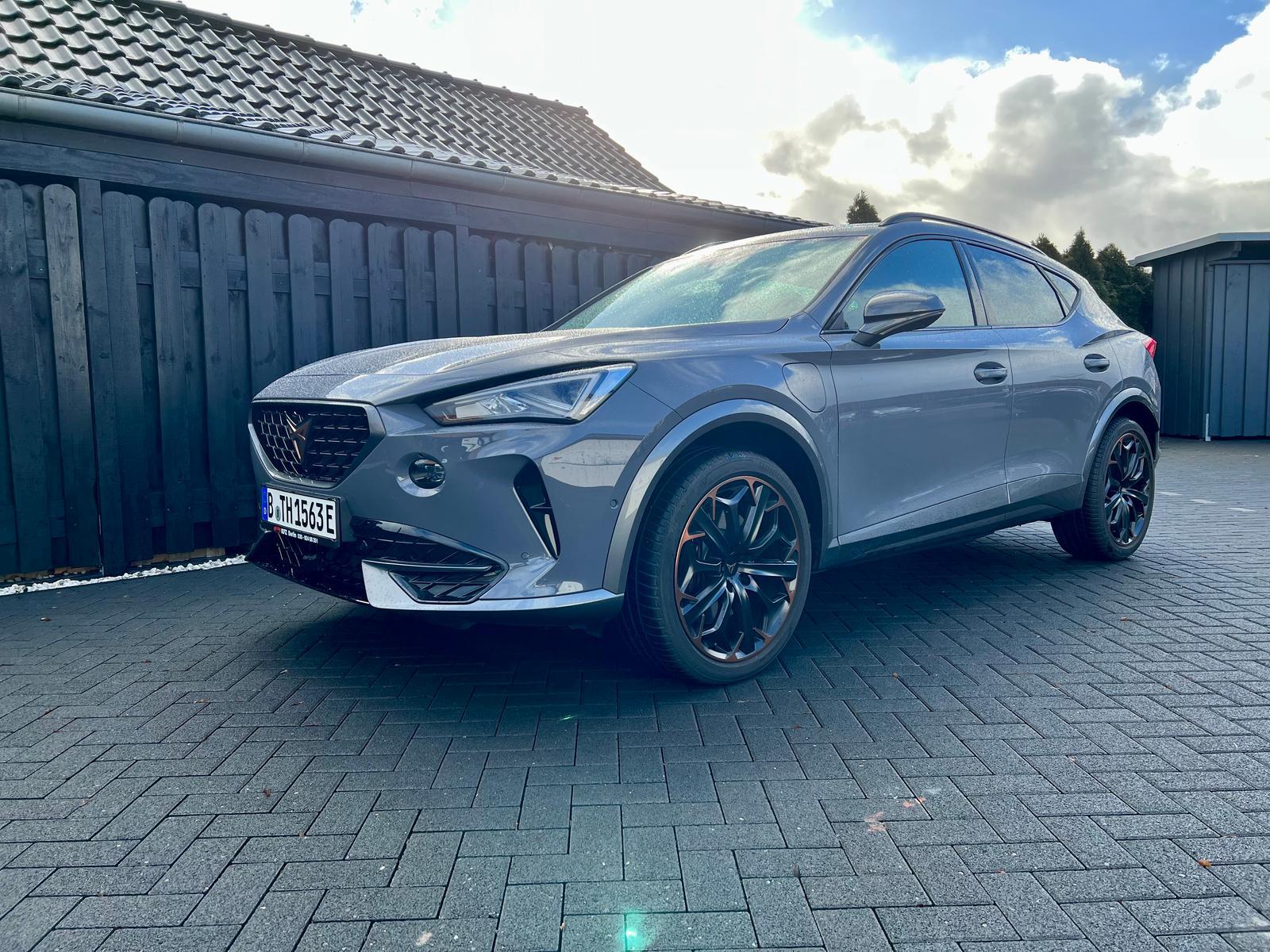 Cupra Formentor 1.4 TSI VZ e-HYBRID DCC AHK SHZ LM