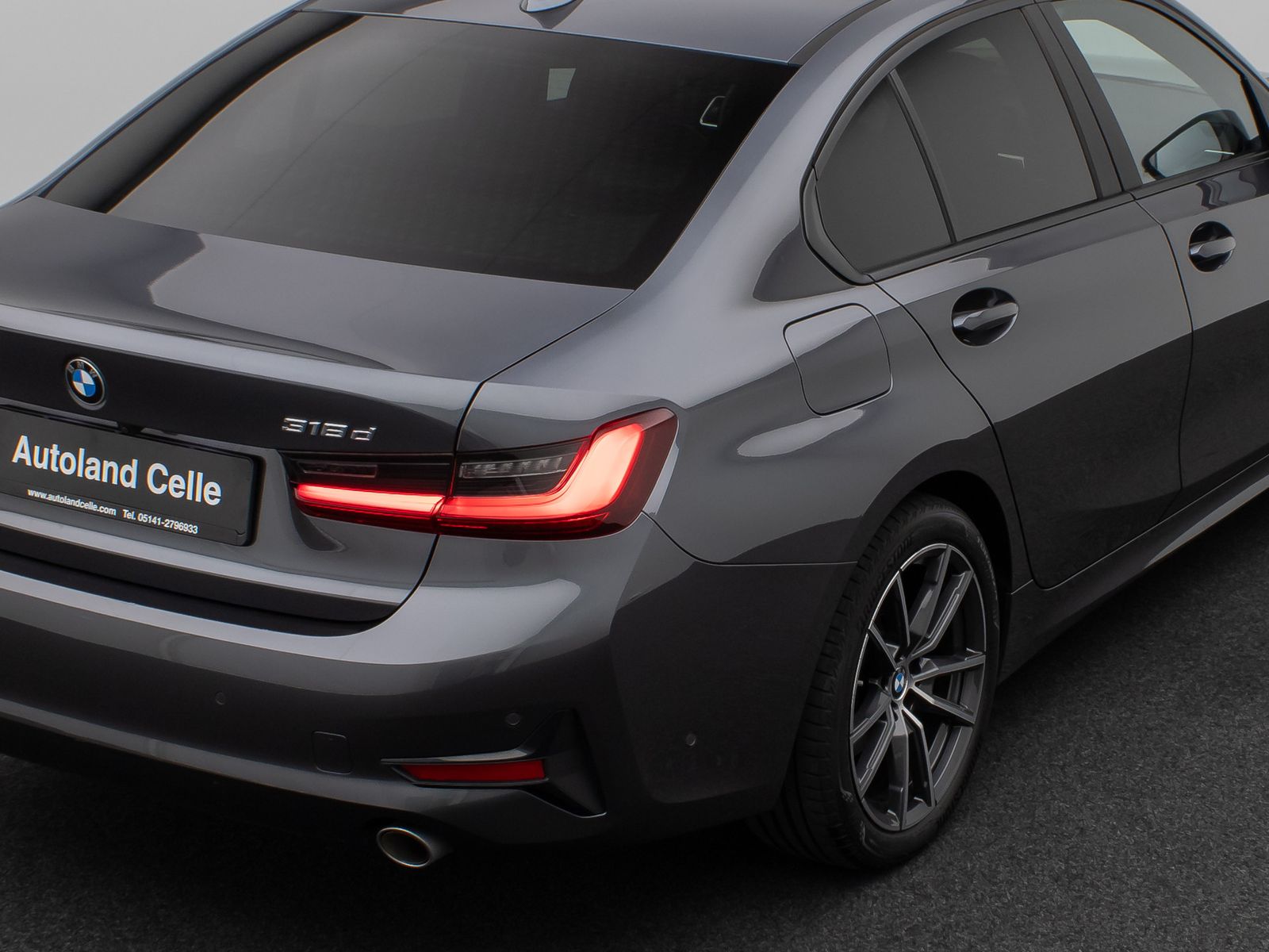 Fahrzeugabbildung BMW 318d Kamera DAB Sport Alarm Geschwindigkeitsreg