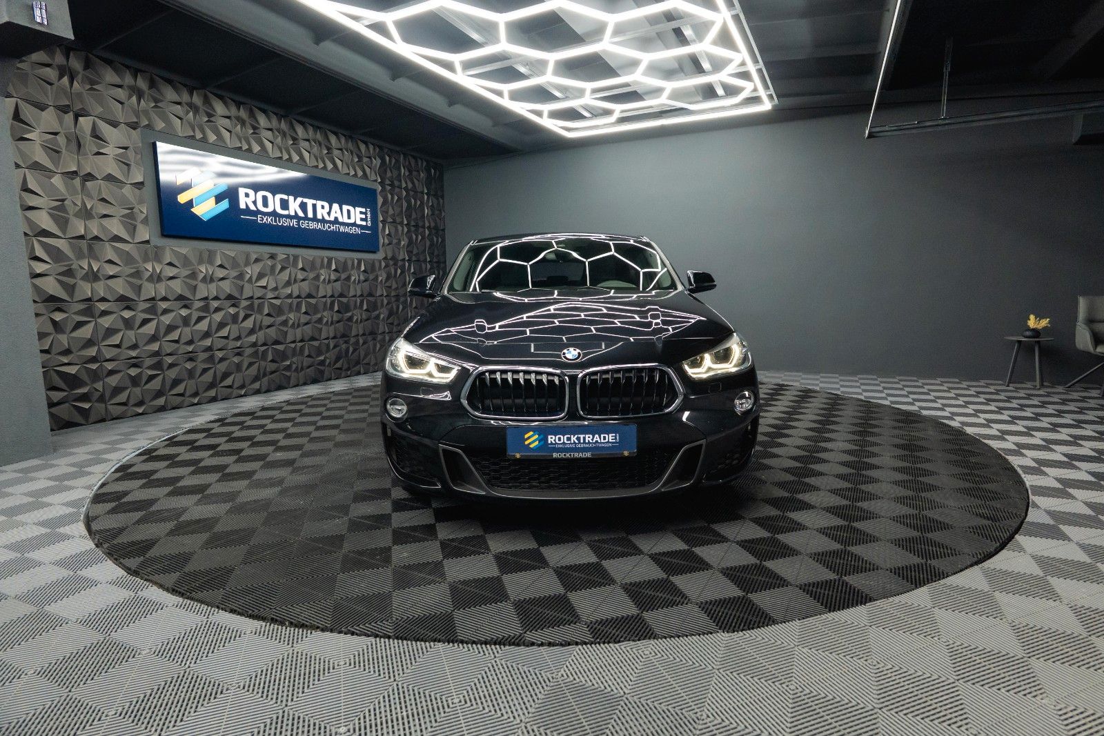 Fahrzeugabbildung BMW X2 sDrive 18i M Sport Automatik *Alcantara*LED*