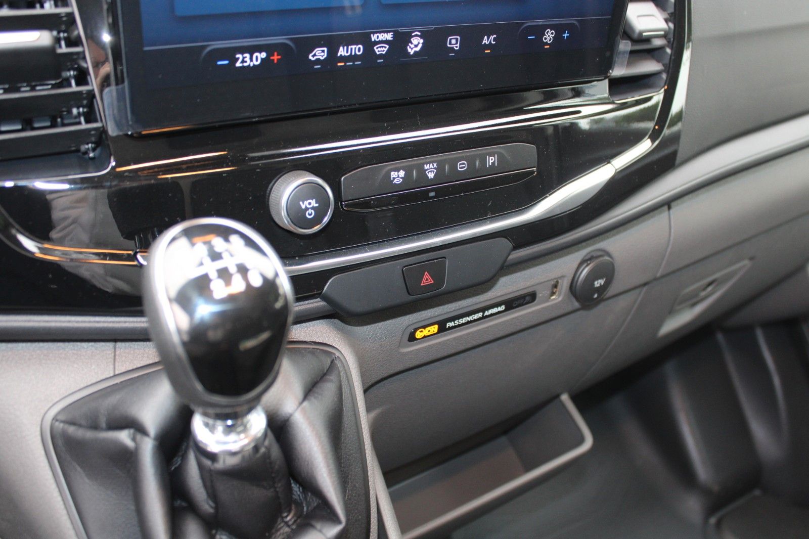 Fahrzeugabbildung Ford Transit L3 H2 LKW Kasten hoch lang KLIMA AHK CAM