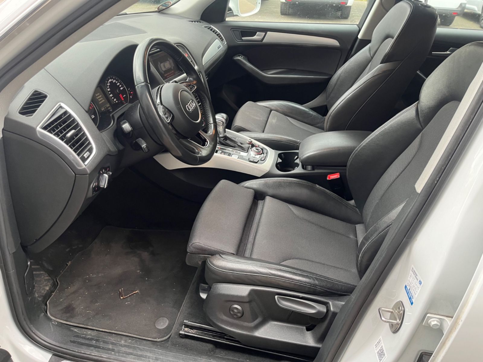 Fahrzeugabbildung Audi Q5 2.0 TDI  quattro S-Line