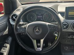 Fahrzeugabbildung B 200 El. Panodach Navi Leder SHZ Parklenkass. N