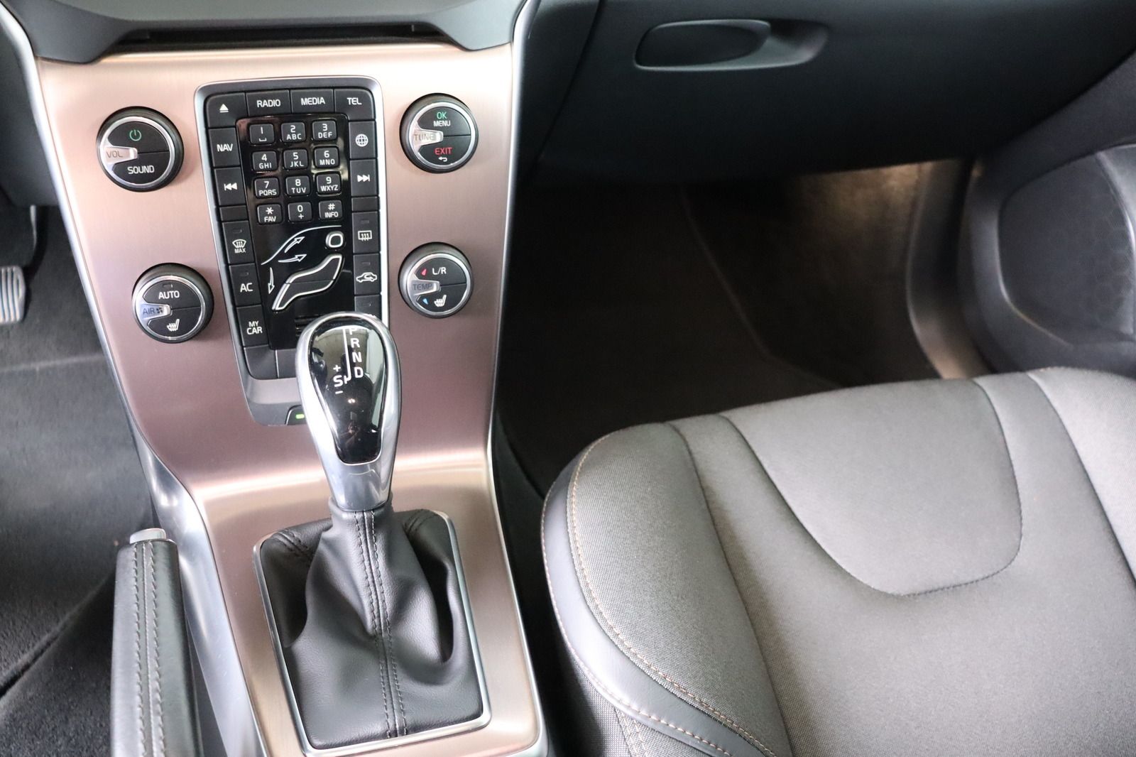 Fahrzeugabbildung Volvo V40 Cross Country * LED * Navi * RFK