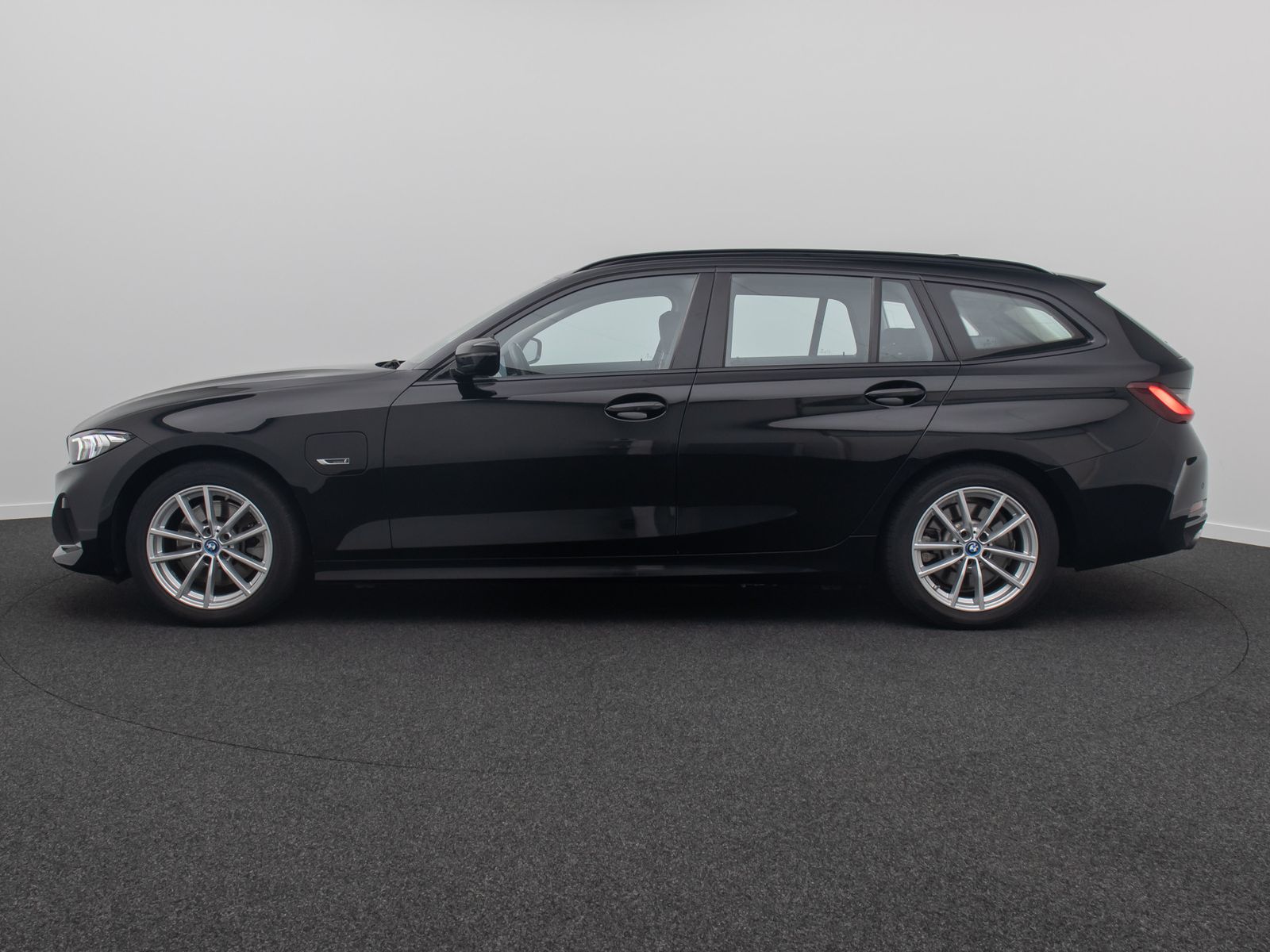 Fahrzeugabbildung BMW 320e Widscreen DAB Cockpit+ PDC GeschwindigReg