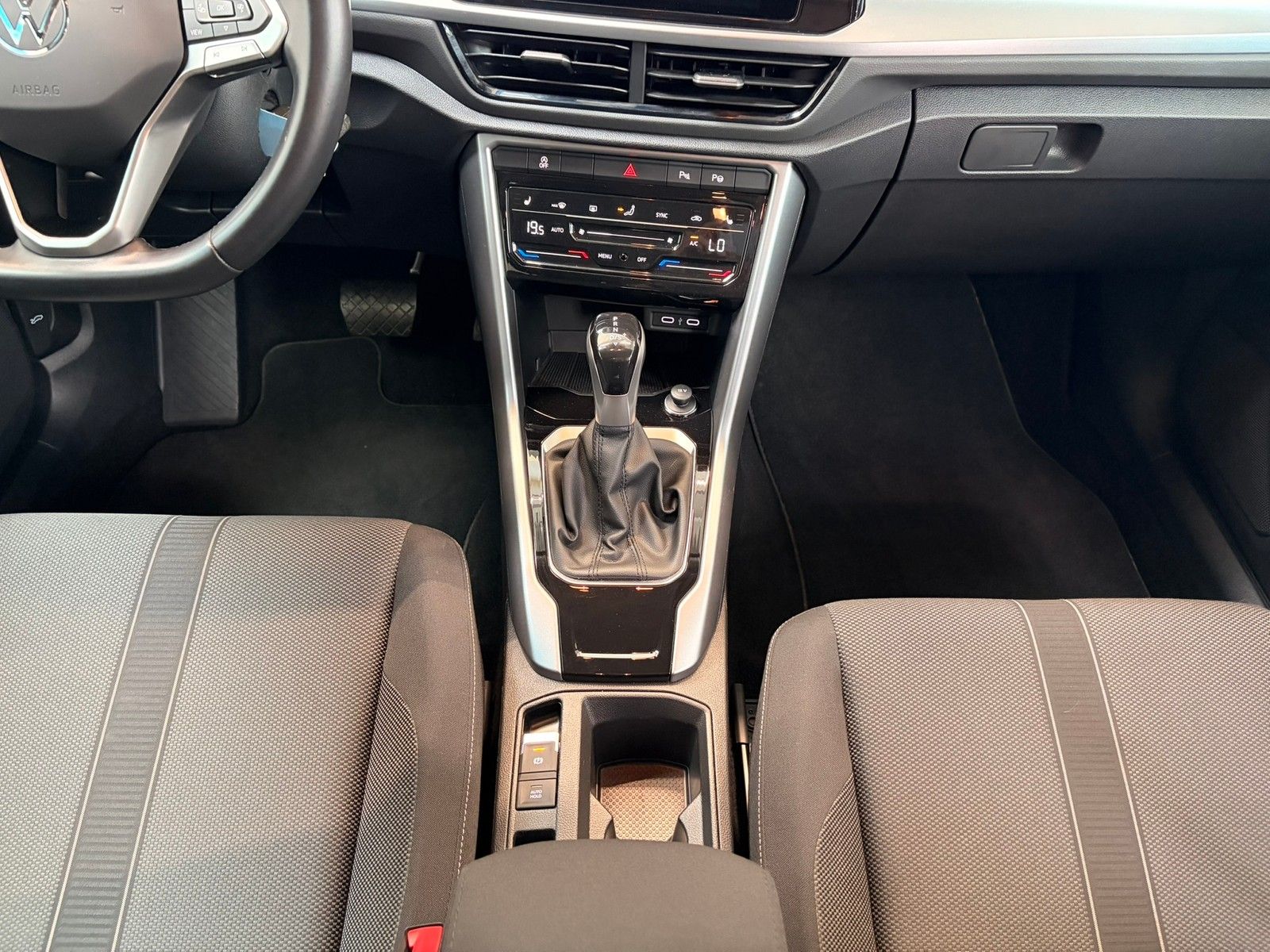 Fahrzeugabbildung Volkswagen T-Roc Life 2,0 TDI DSG +Kamera+ Navi + ACC + LED