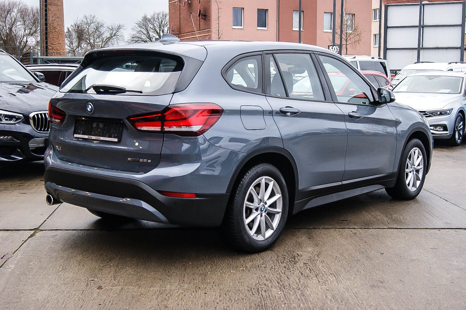 Fahrzeugabbildung BMW X1 xDrive 25e Advantage STORM BAY INDIVIDUAL LED
