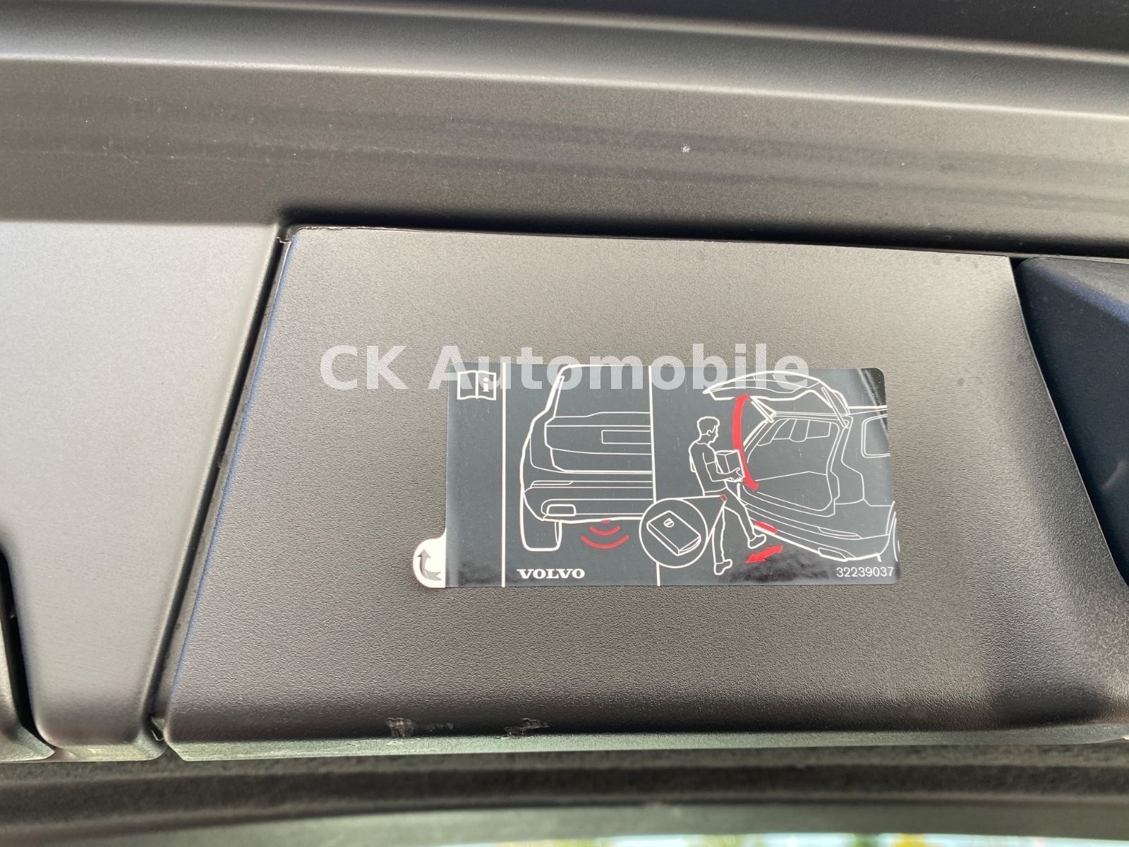 Fahrzeugabbildung Volvo V90 B5 Ultimate Dark AWD/BLIS/Pano/Head-Up/AHK