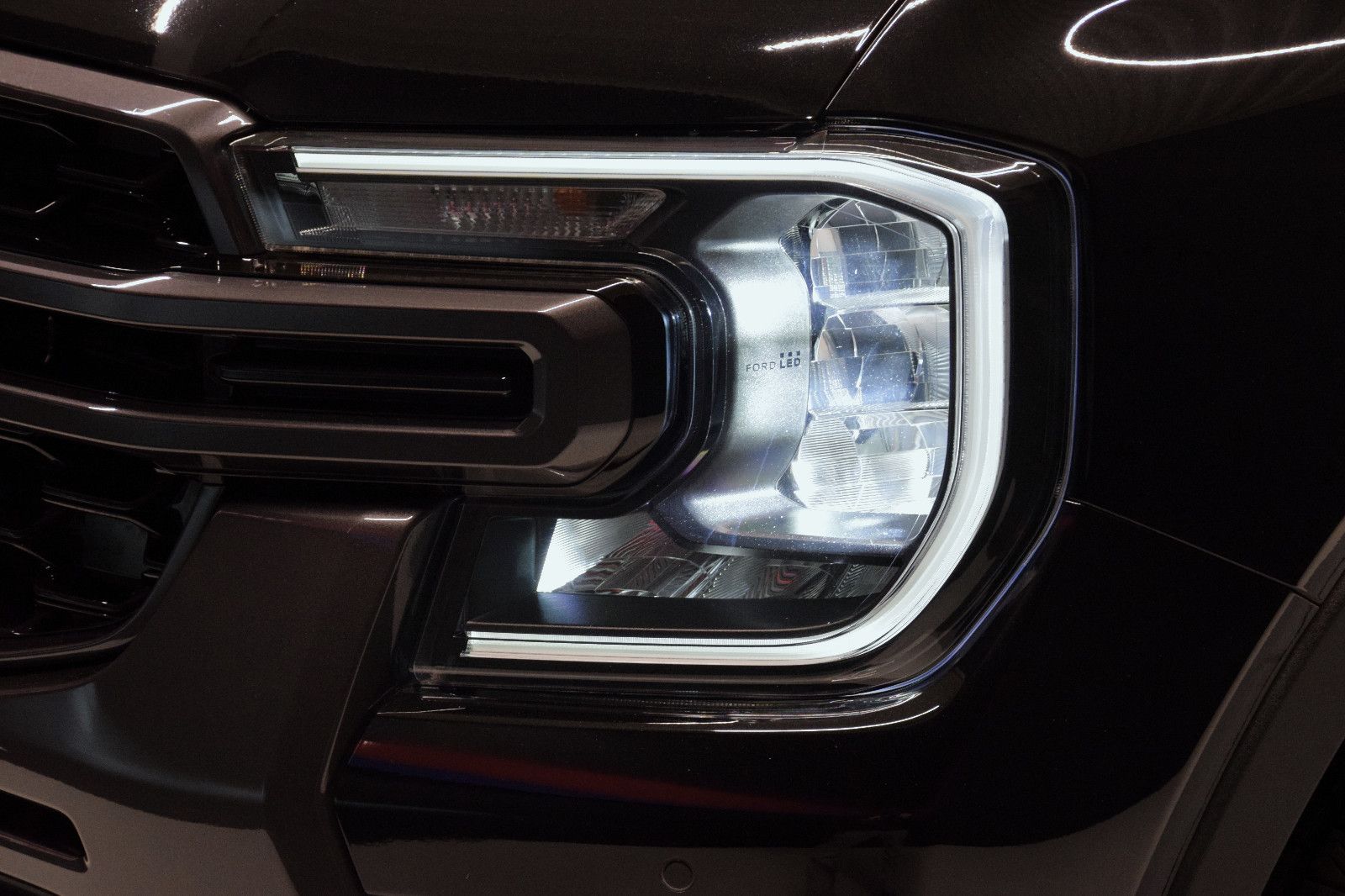 Fahrzeugabbildung Ford Ranger Wildtrak e-4WD Doppelkabine Automatik LED
