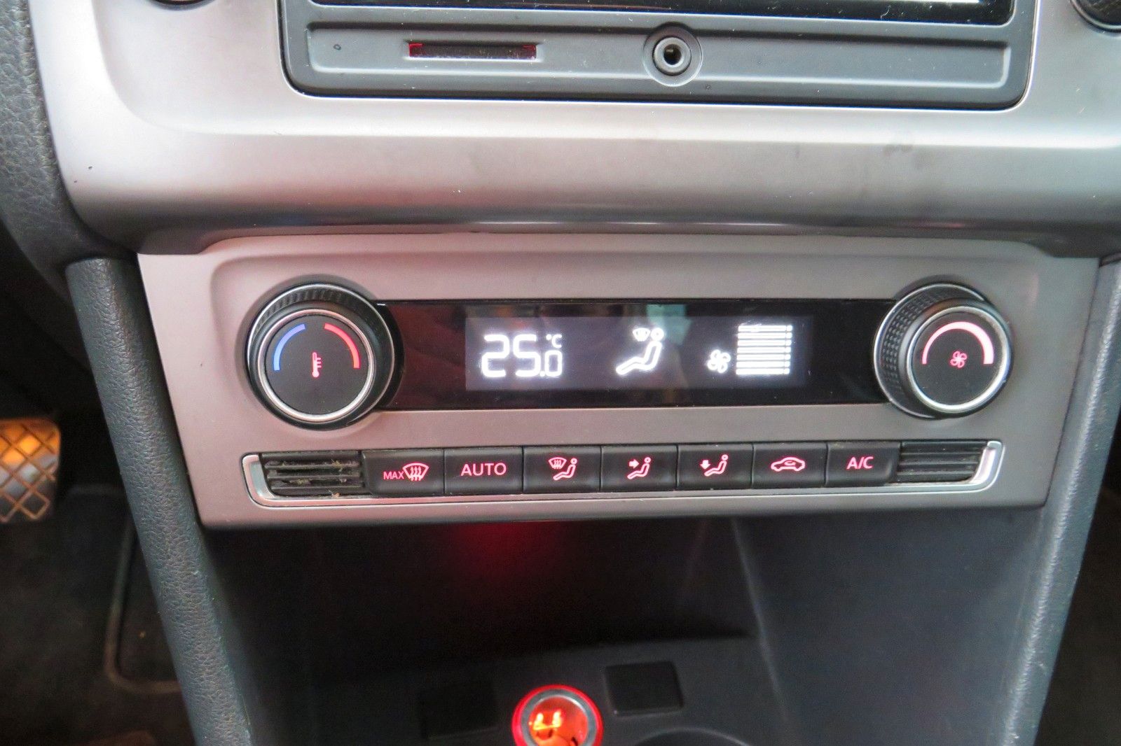 Fahrzeugabbildung Volkswagen Polo V Lounge 4T PDC GJ AHK CLIMATRONIC