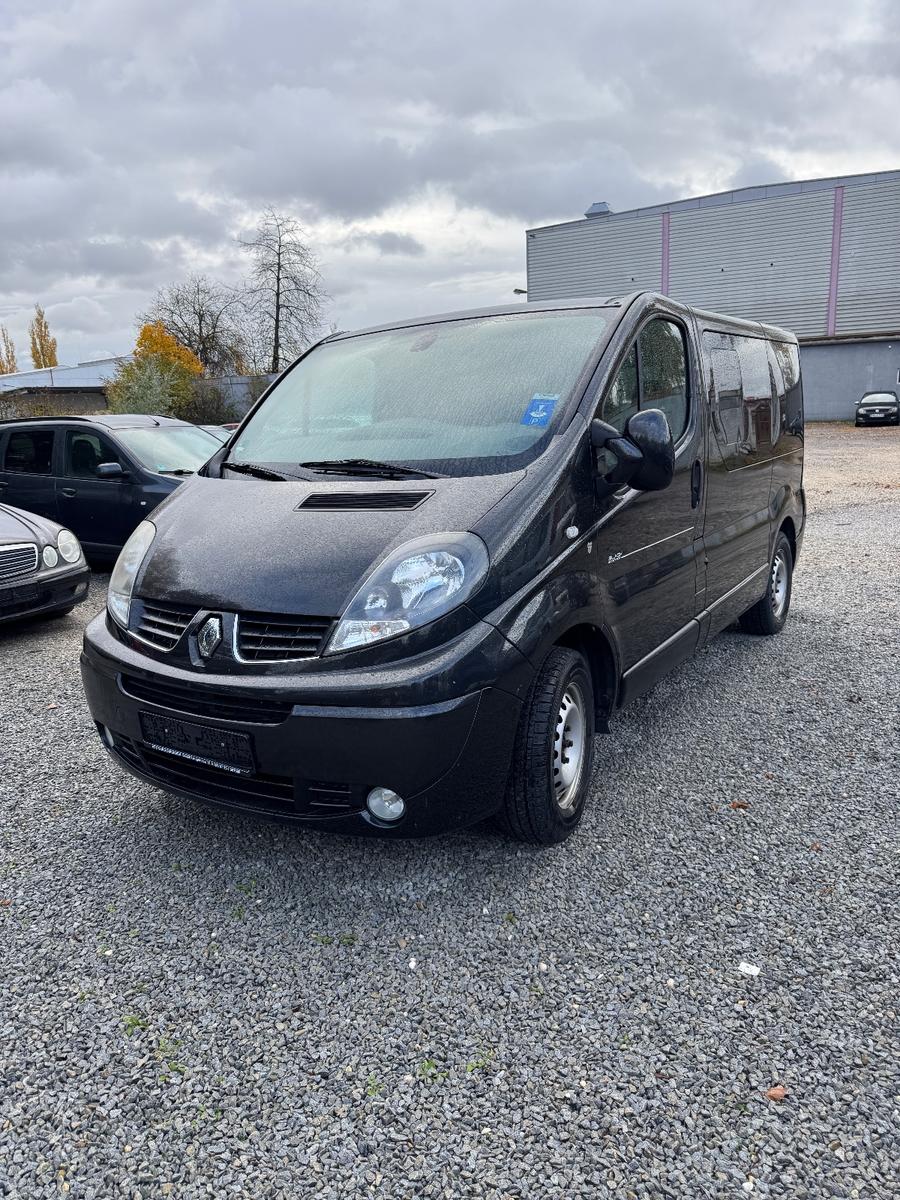 Renault Trafic Combi Passenger Black Edition